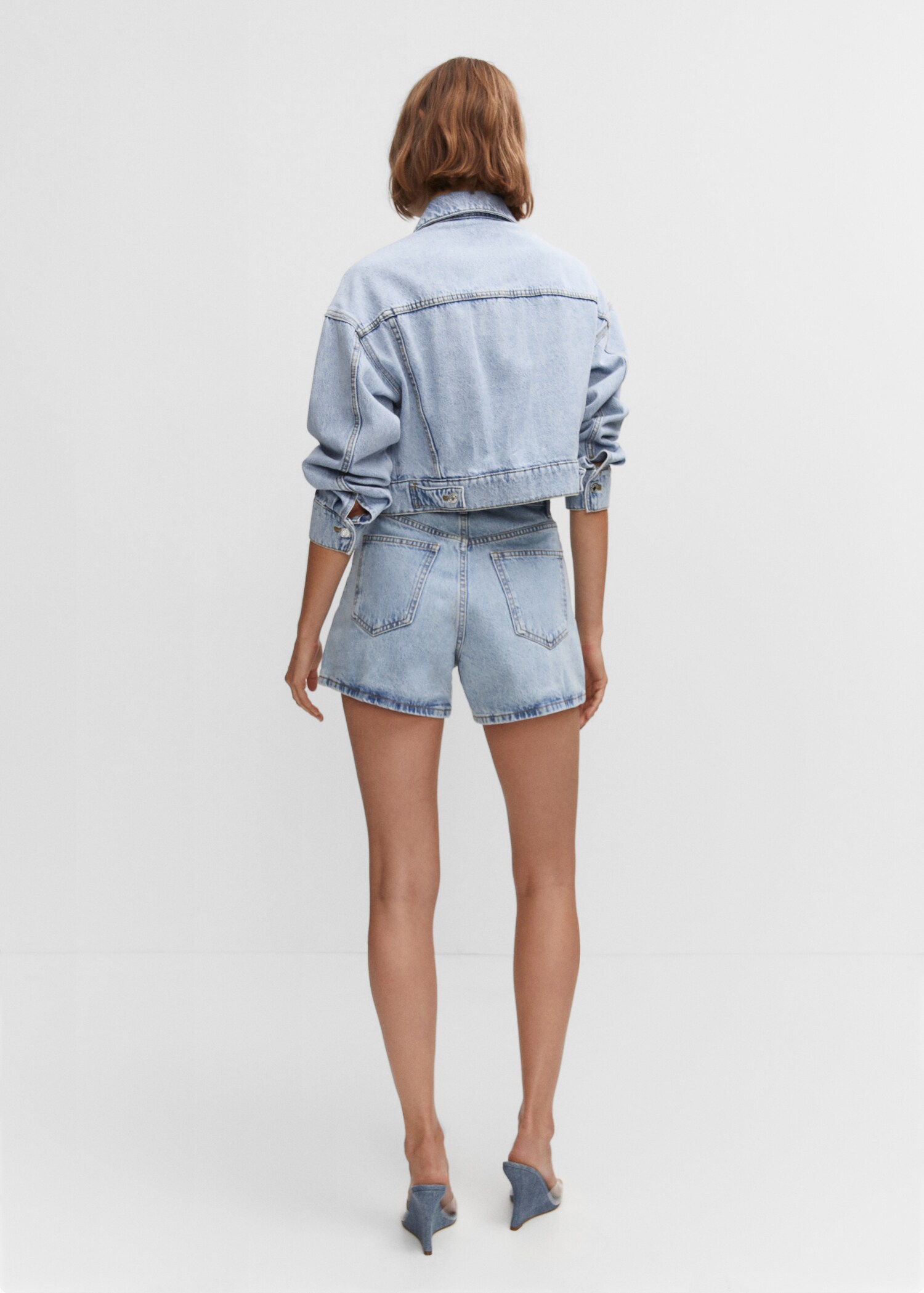 Jeans-Shorts mit hoher Taille - Rückseite des Artikels