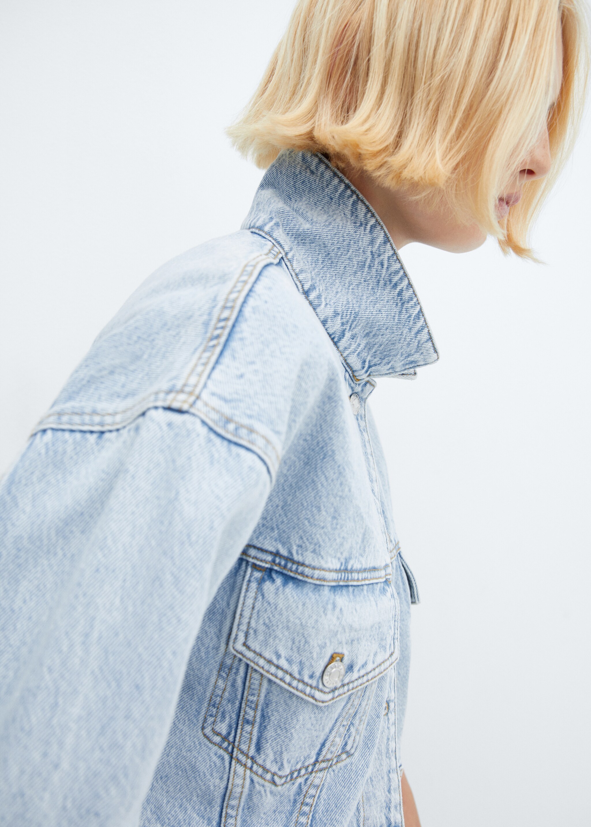 Cropped denim jacket - Details of the article 2