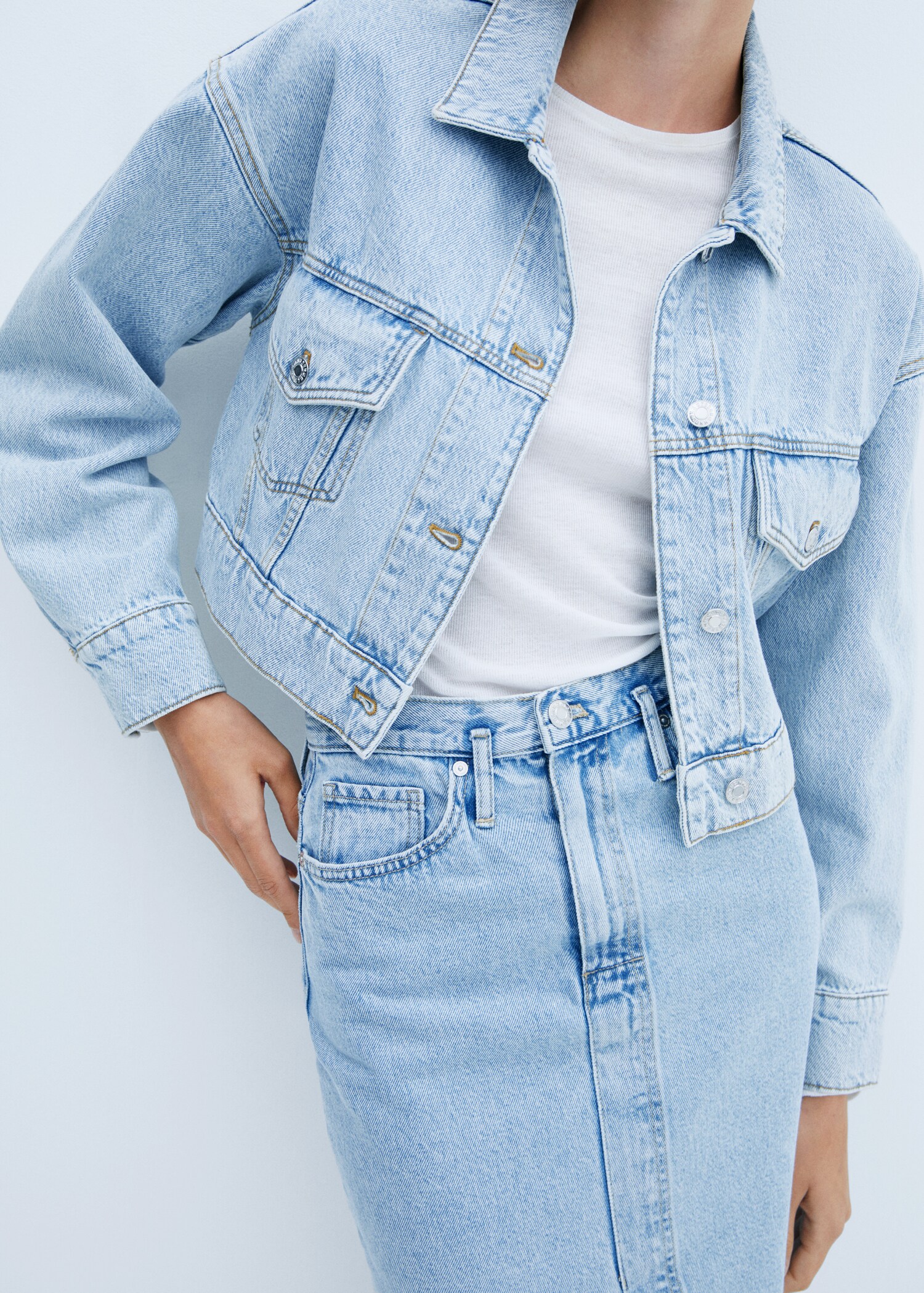 Cropped denim jacket - Details of the article 6