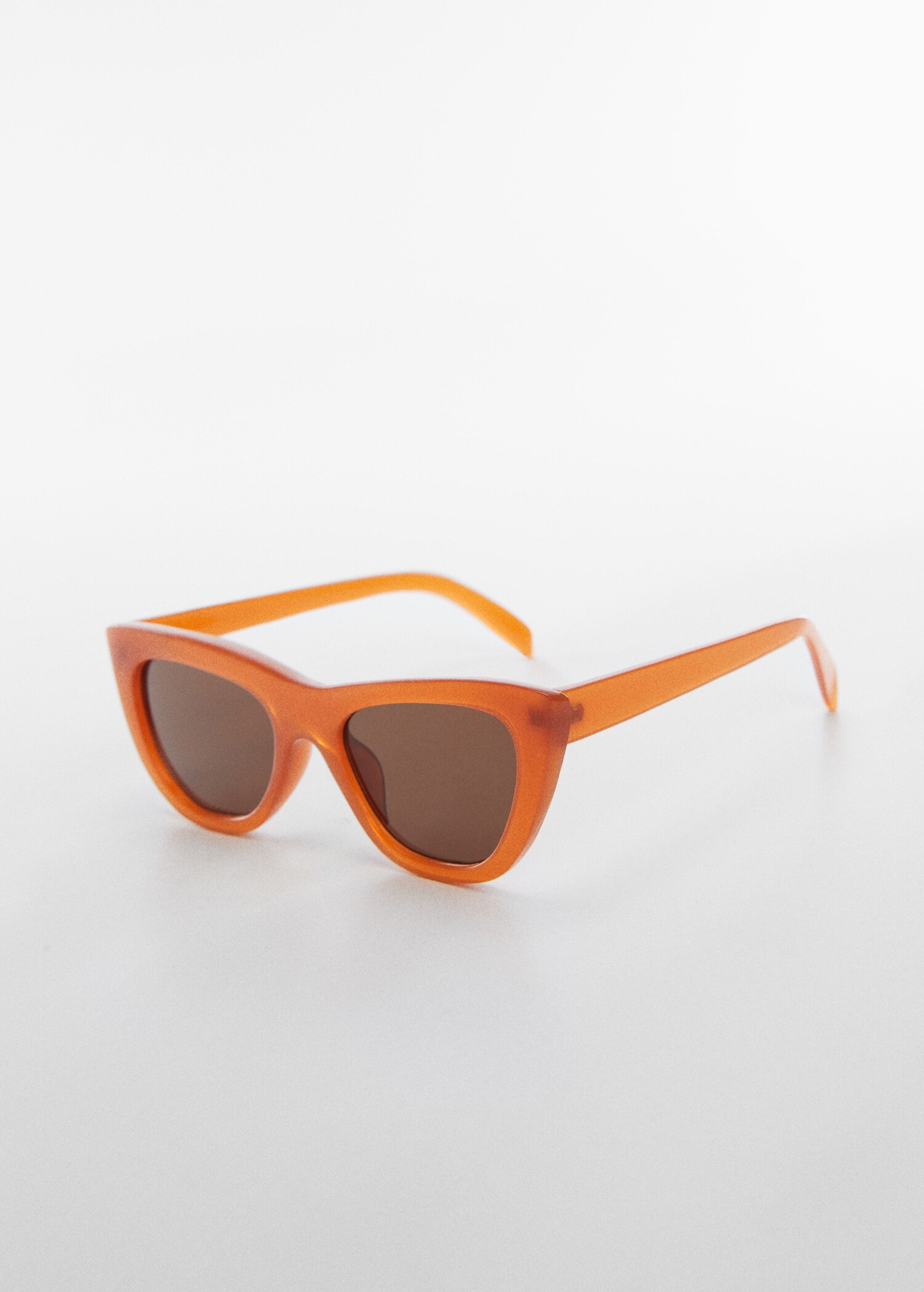 Lunettes de soleil monture plastique - Plan moyen