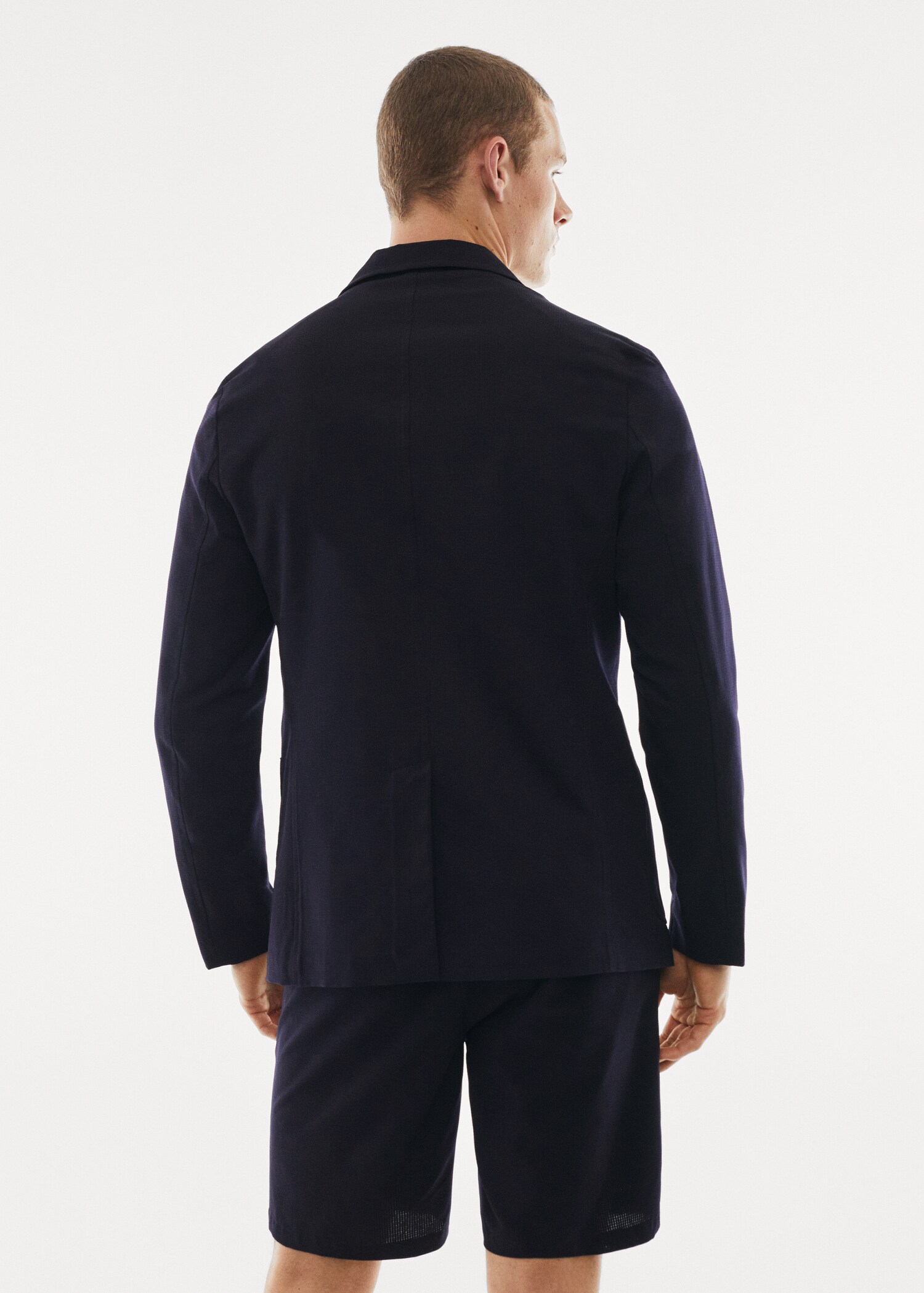 Water-repellent jacket with pockets - Reverse of the article