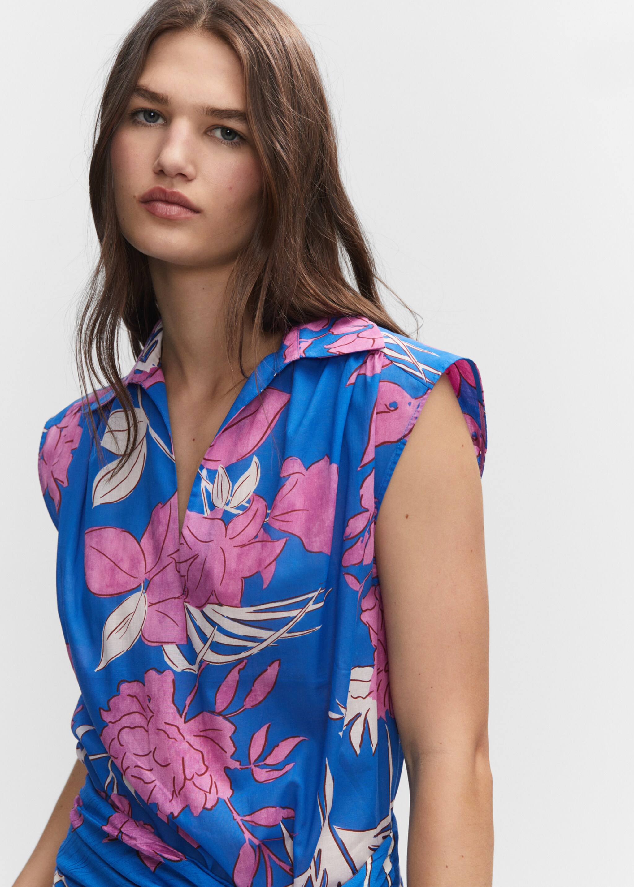 Sleeveless printed shirt - Details of the article 1, Blue. Ref: 57010718-00.
