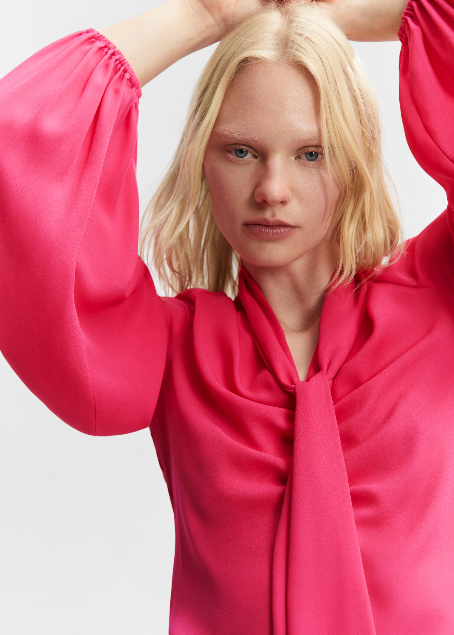 Blouse with puffed sleeves and bow - Details of the article 1