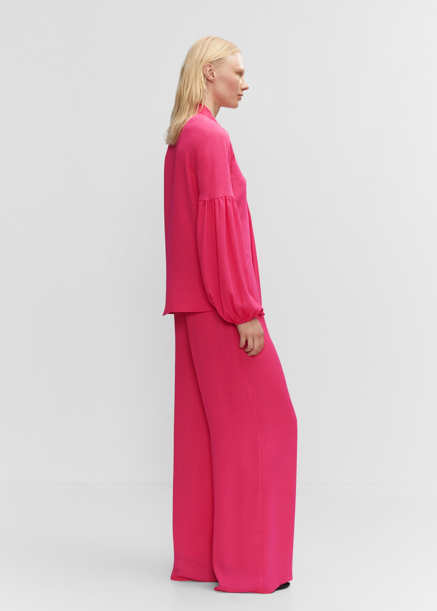 Blouse with puffed sleeves and bow - Details of the article 4