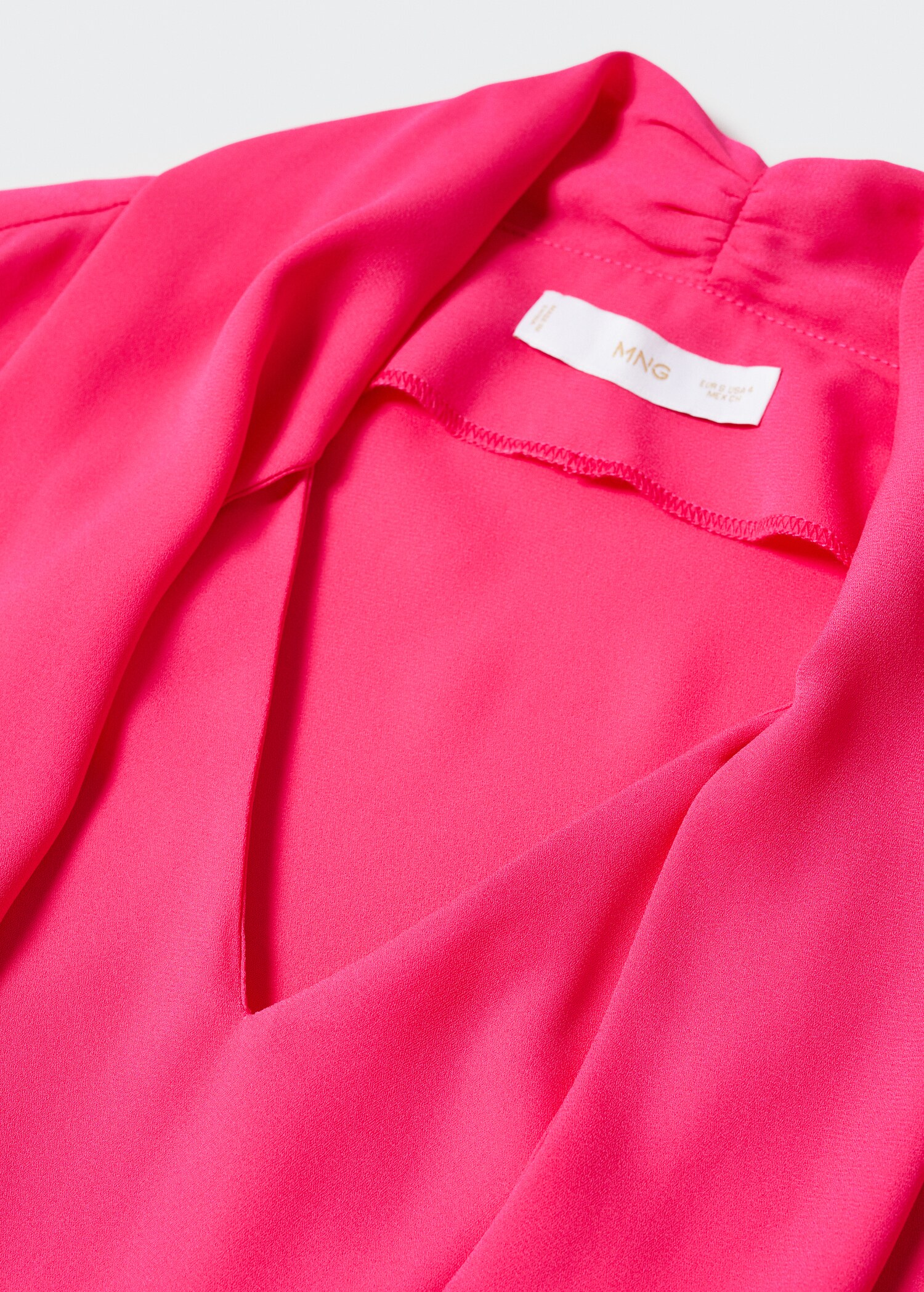 Blouse with puffed sleeves and bow - Details of the article 8