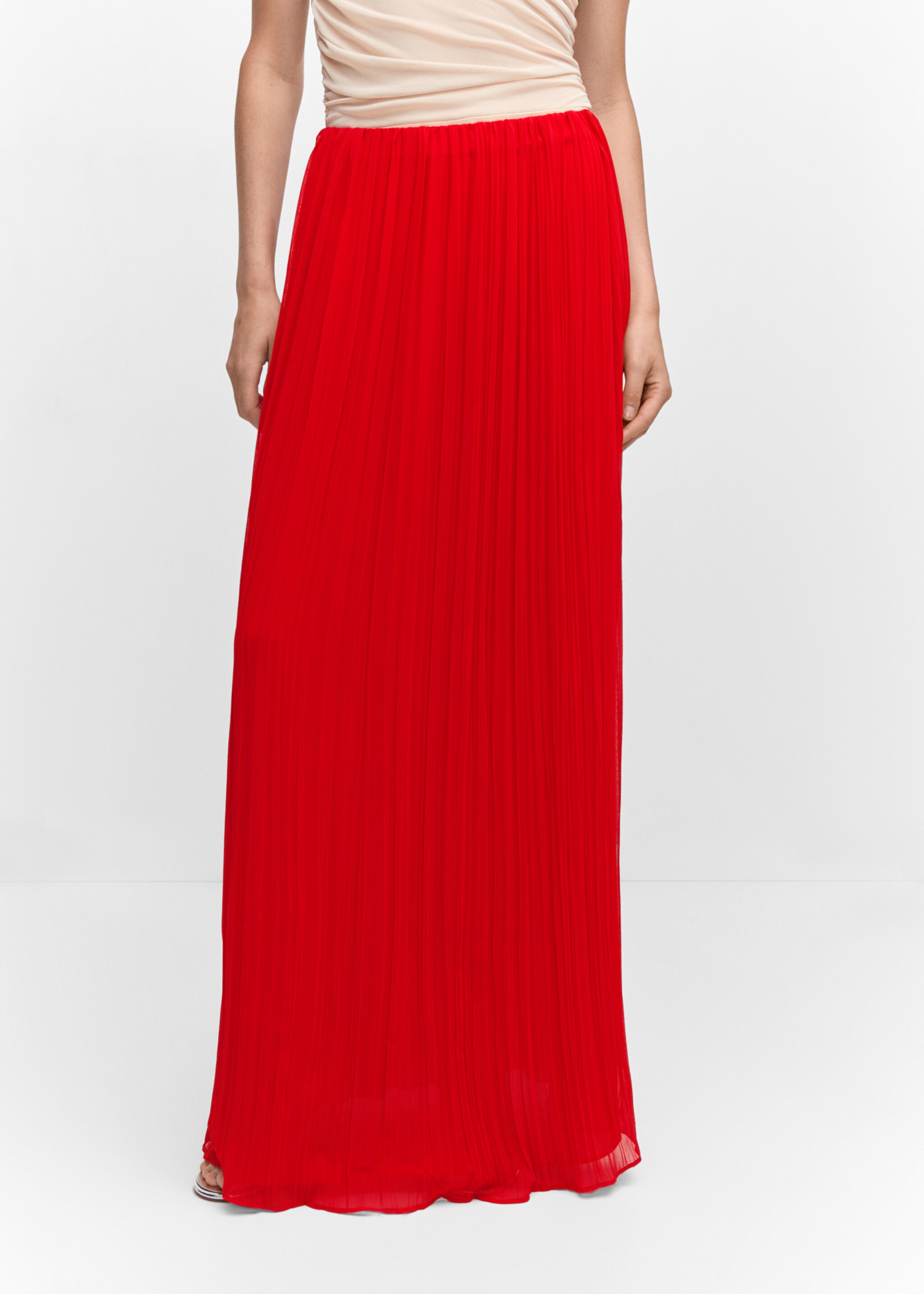 Pleated long skirt - Medium plane, Red. Ref: 57010728-00.