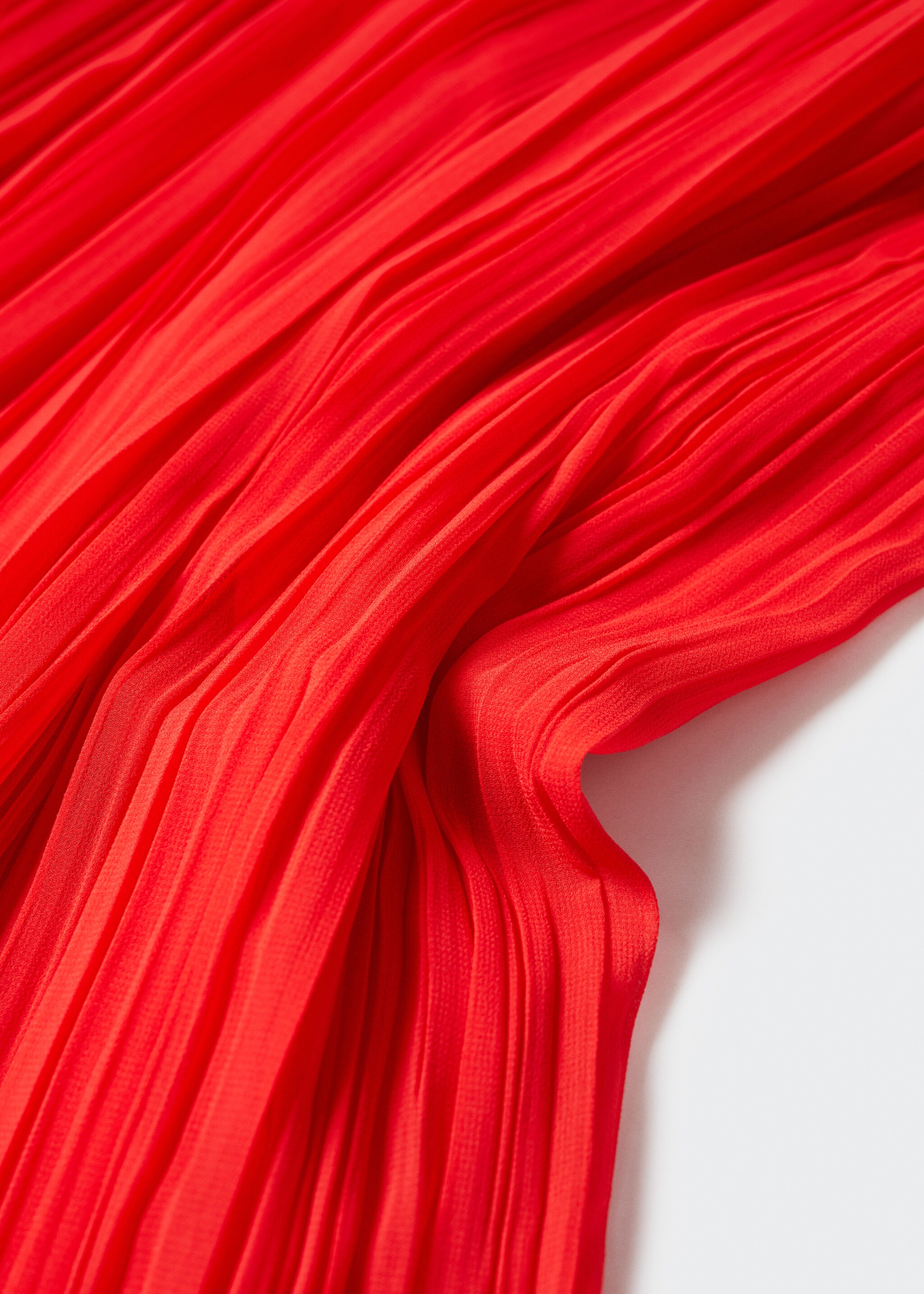 Pleated long skirt - Details of the article 8, Red. Ref: 57010728-00.