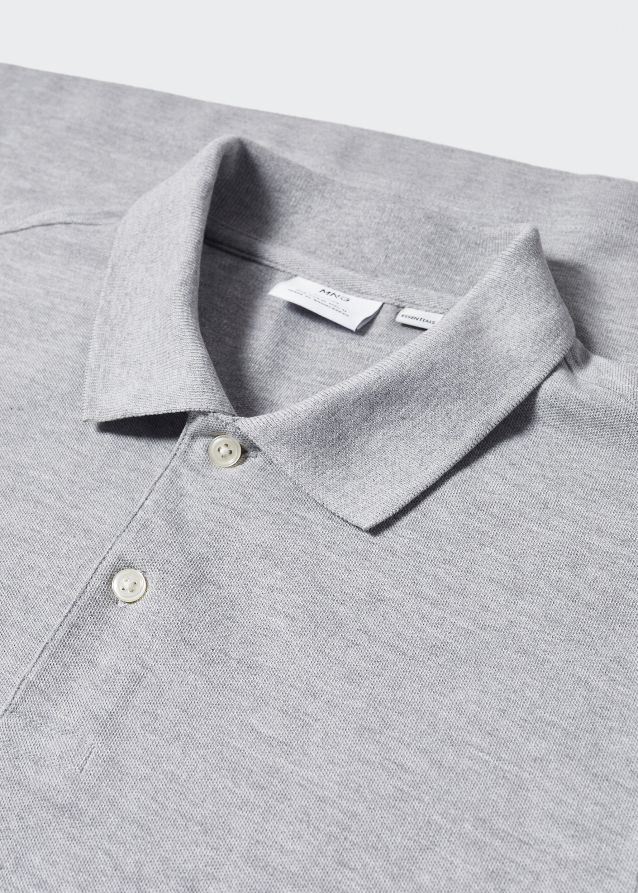 Polo 100% algodón pique - Detalle del artículo 8, Gris claro vigoré. Ref: 57010776-00.