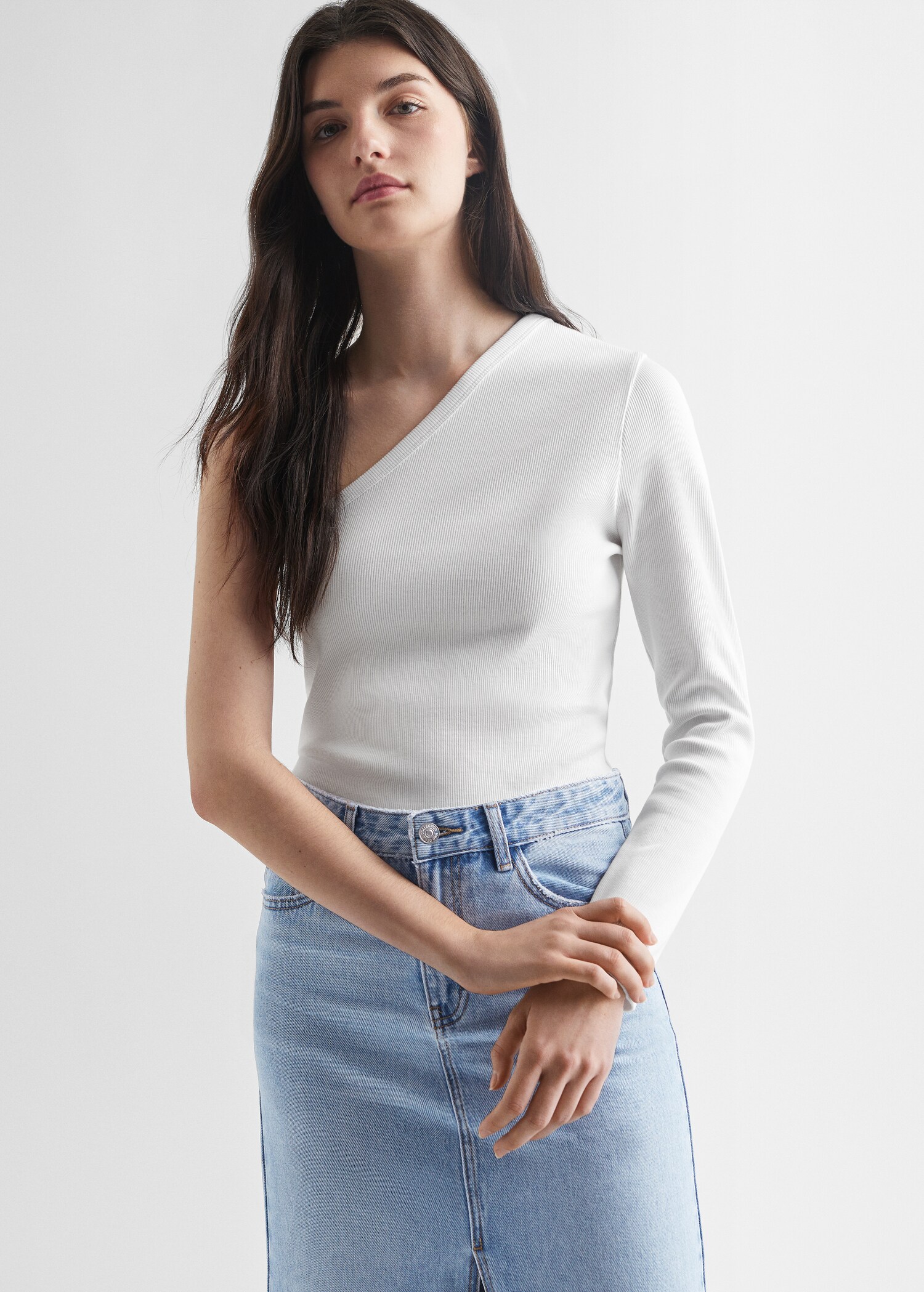 Tricou asimetric din bumbac - Plan mediu