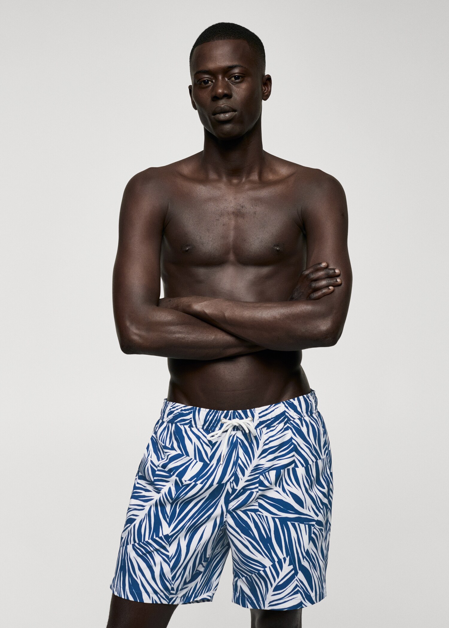 Maillot de bain imprimé feuilles - Plan moyen