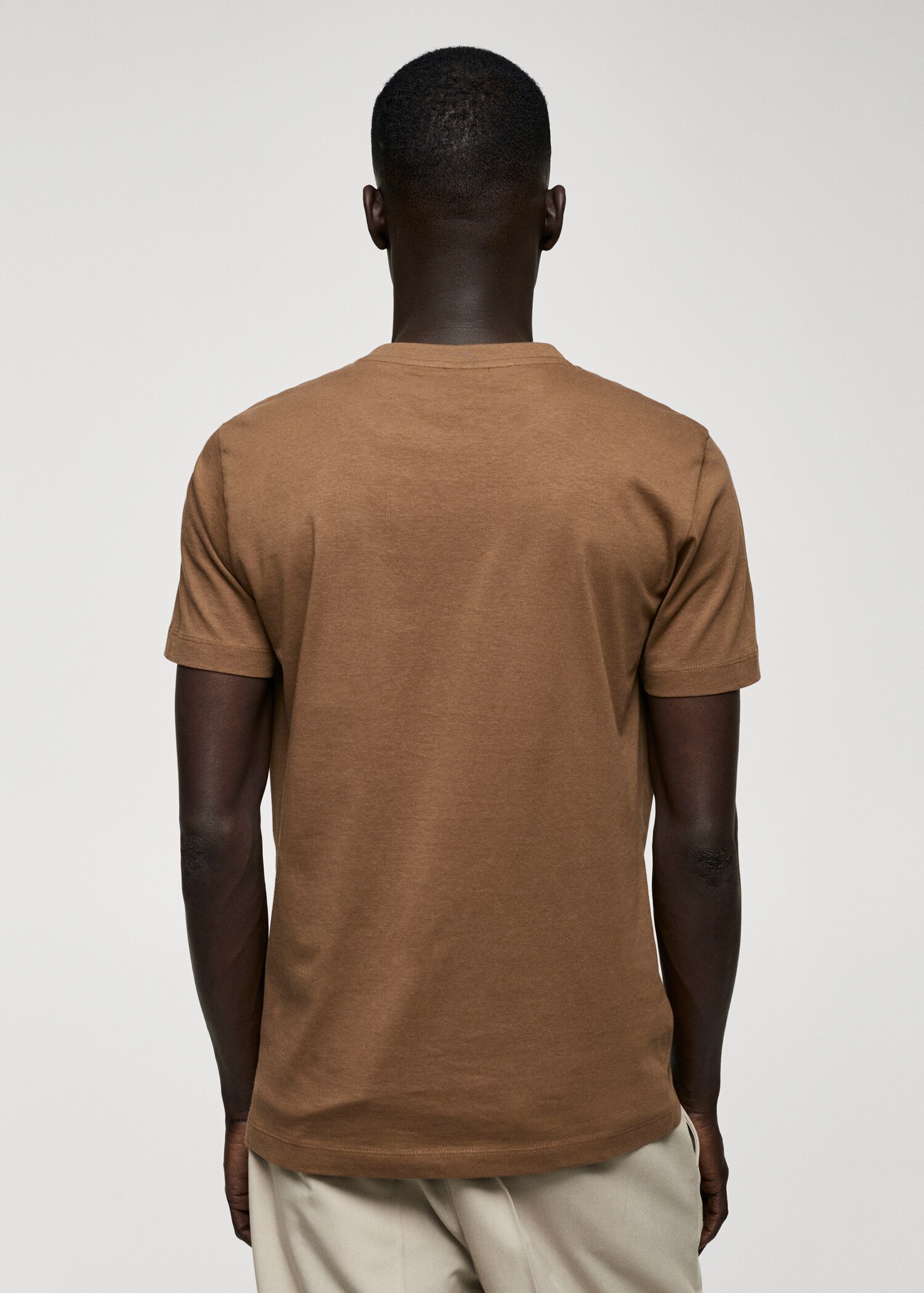 Camiseta básica algodón cuello pico - Reverso del artículo