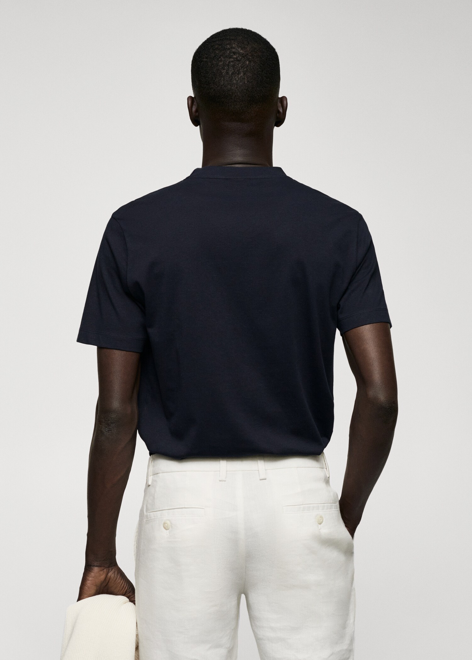 Camiseta básica algodón cuello pico - Reverso del artículo