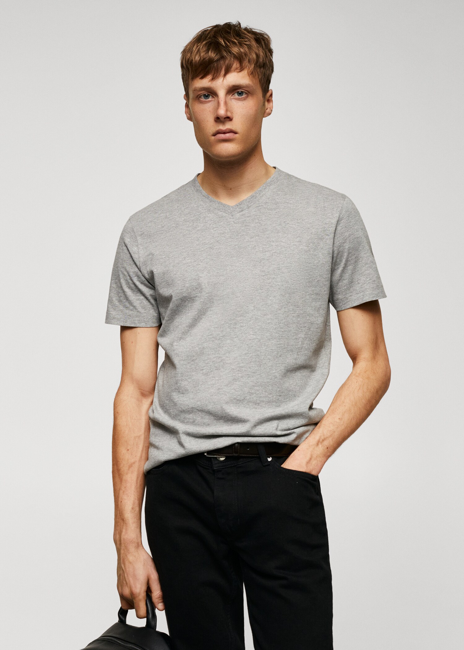 Camiseta básica algodón cuello pico - Plano medio