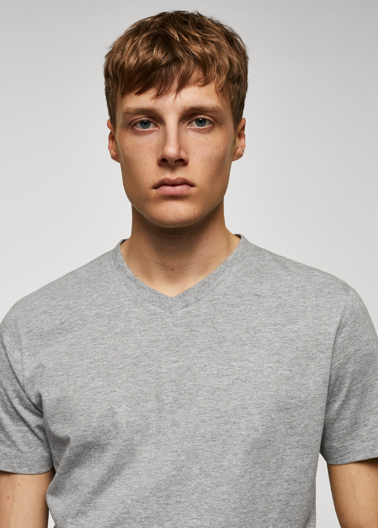 Camiseta básica algodón cuello pico - Detalle del artículo 1