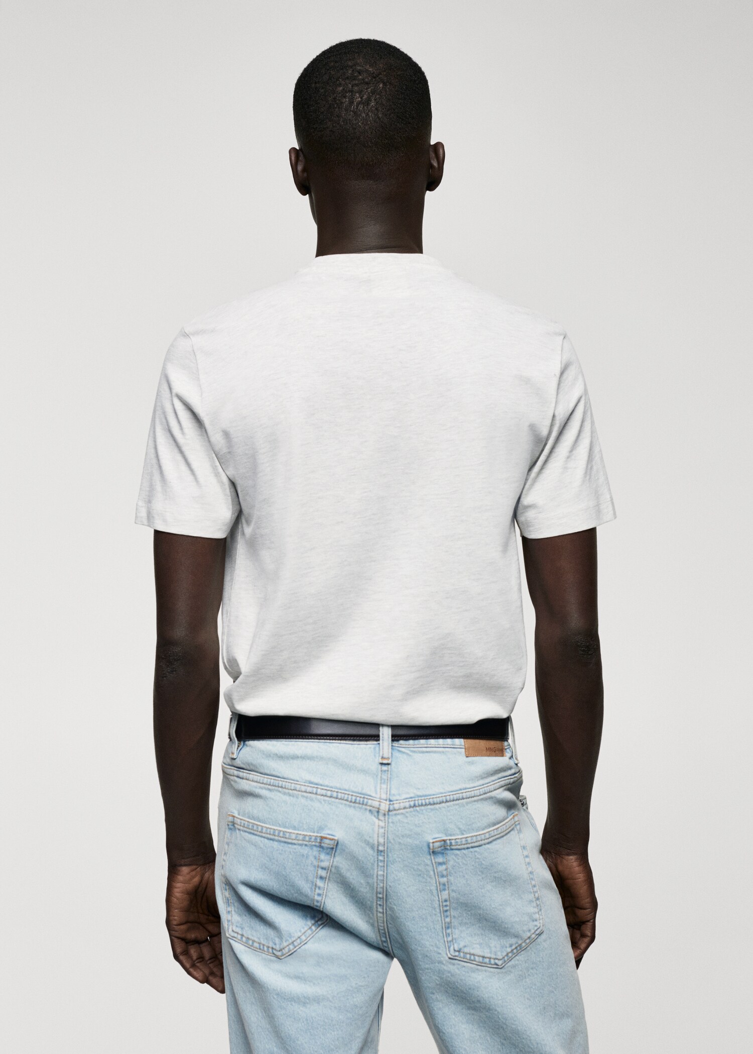 Camiseta básica algodón cuello pico - Reverso del artículo