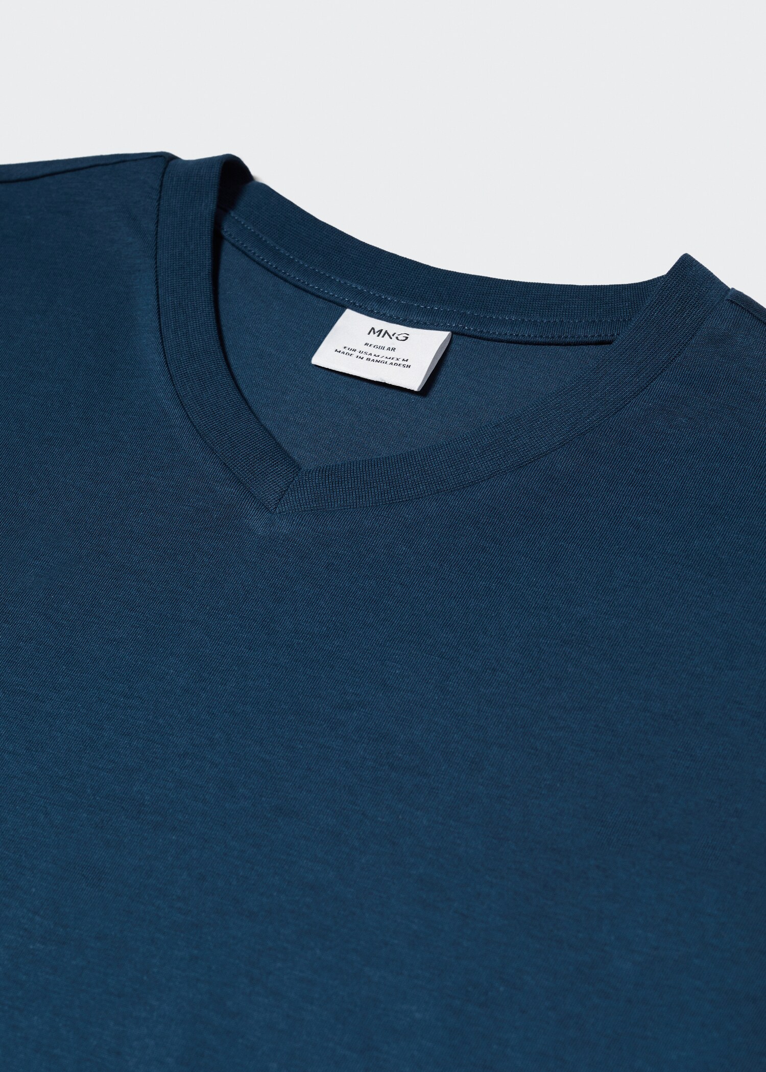 Camiseta básica algodón cuello pico - Detalle del artículo 8