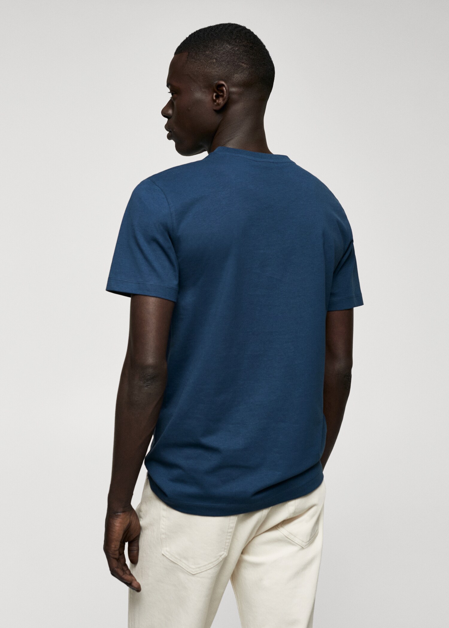 Camiseta básica algodón cuello pico - Reverso del artículo