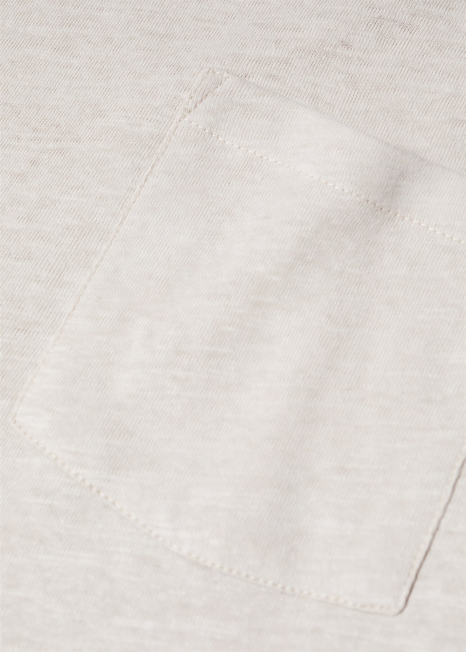 T-Shirt aus Baumwoll-Leinen-Gemisch mit Tasche - Detail des Artikels 8