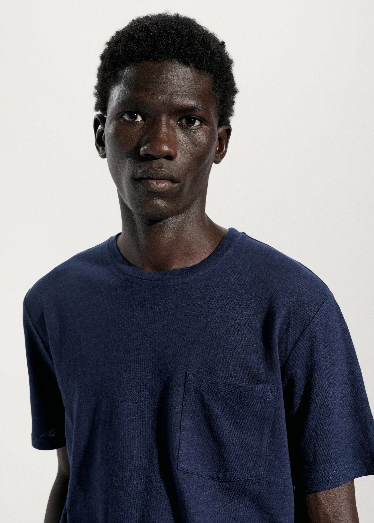 Cotton-linen pocket t-shirt - Details of the article 1