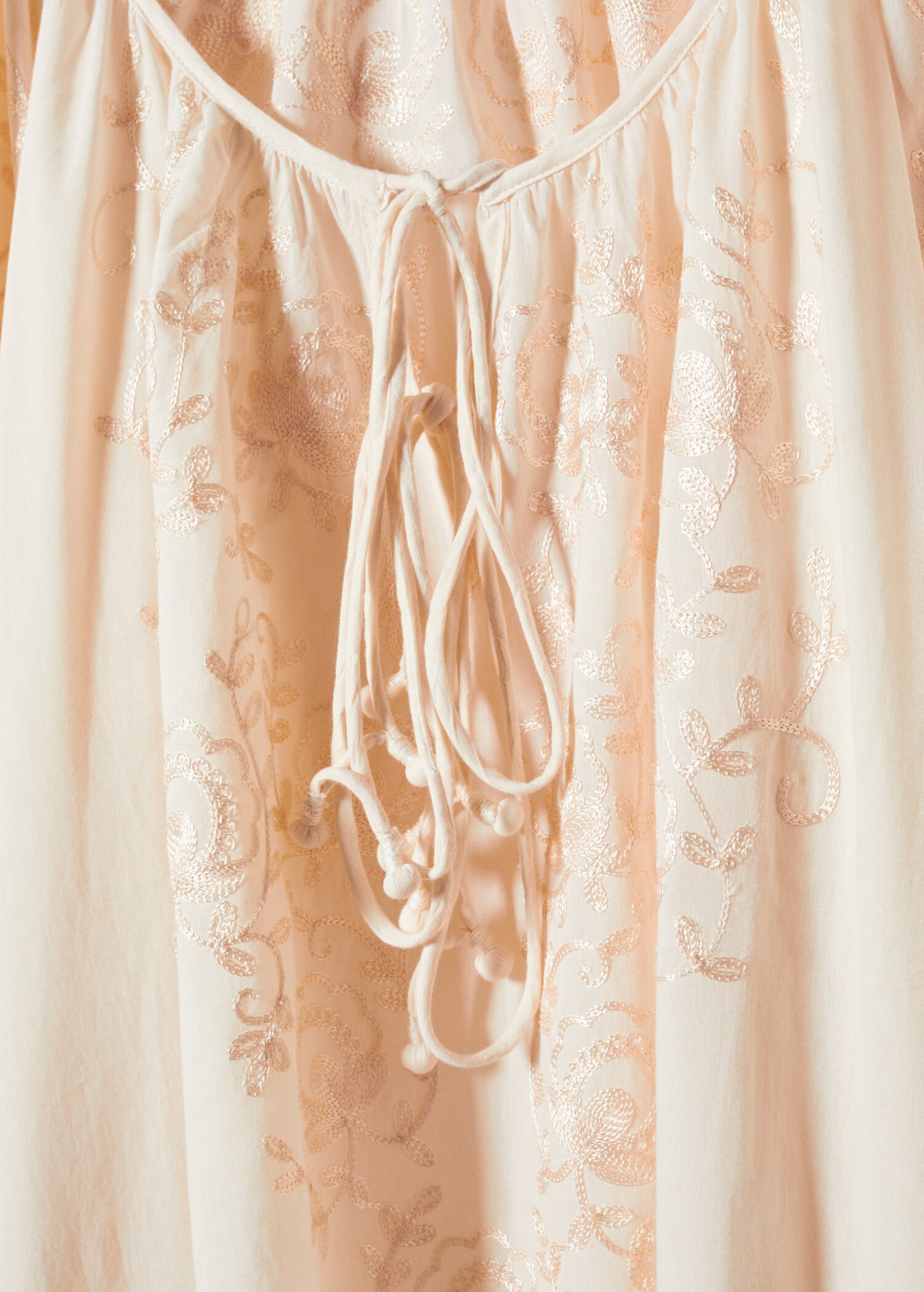 Broderad klänning ballongärm - Detaljer om artikeln 8