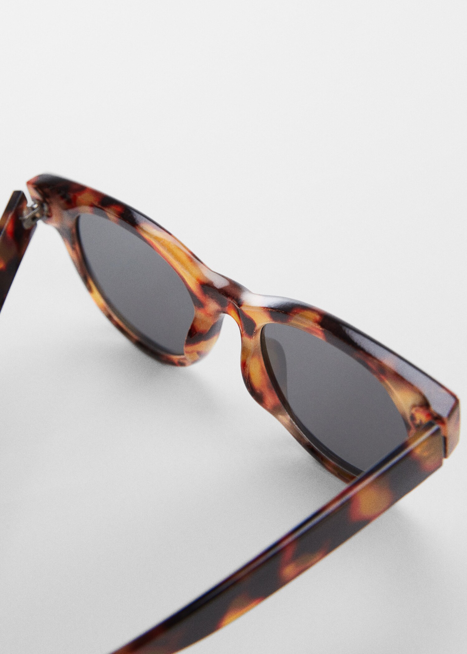 Tortoiseshell sunglasses - Details of the article 1