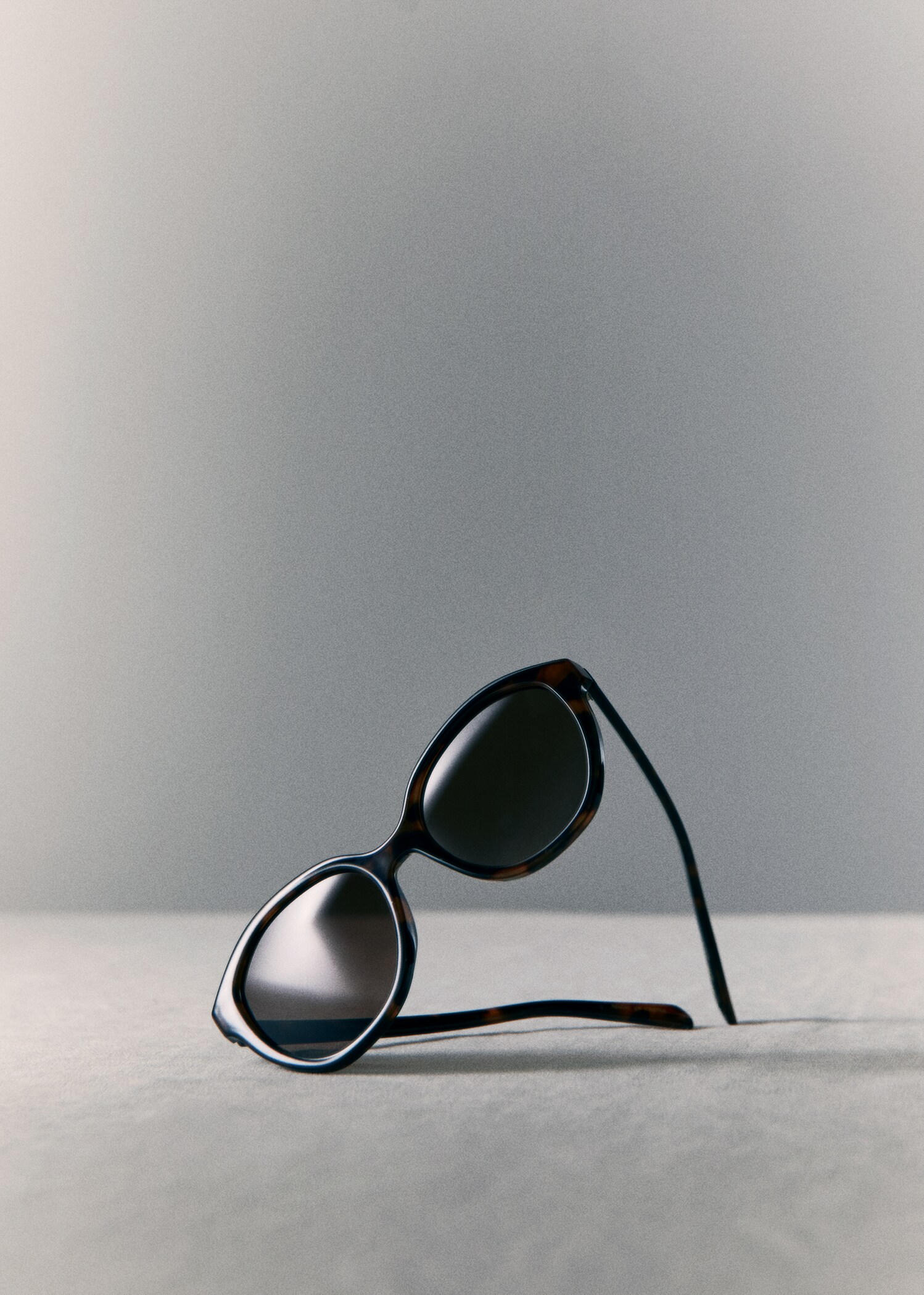 Tortoiseshell sunglasses - Details of the article 9