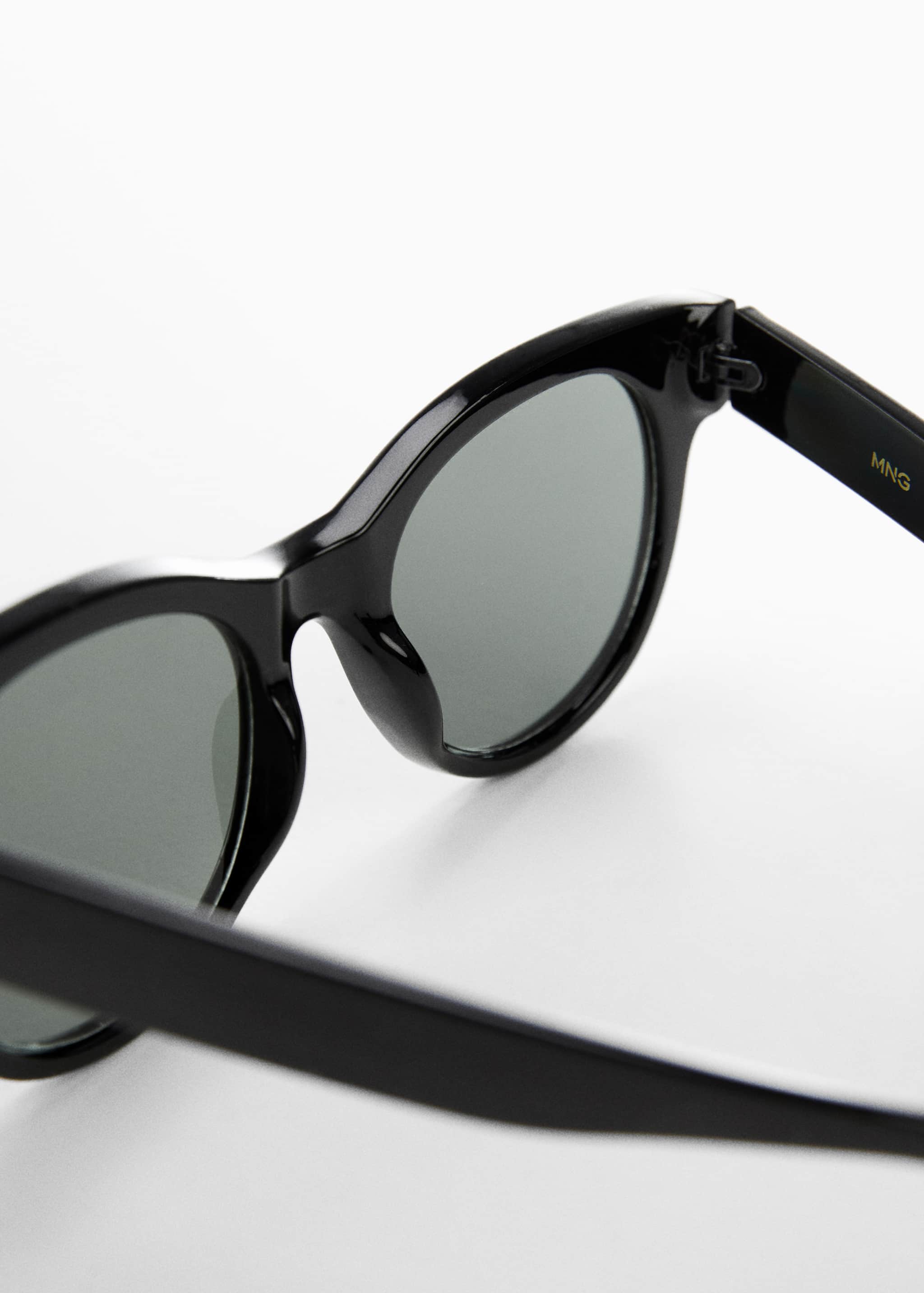 Tortoiseshell sunglasses - Details of the article 1