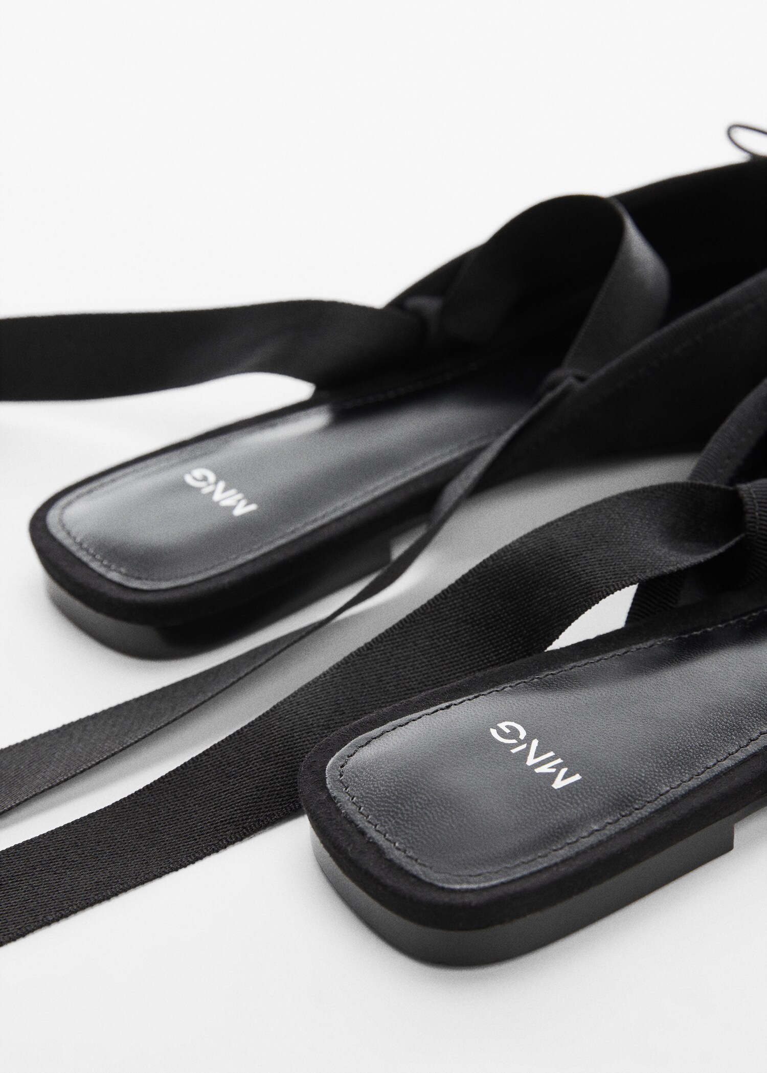 Lace-up ballerinas - Details of the article 1
