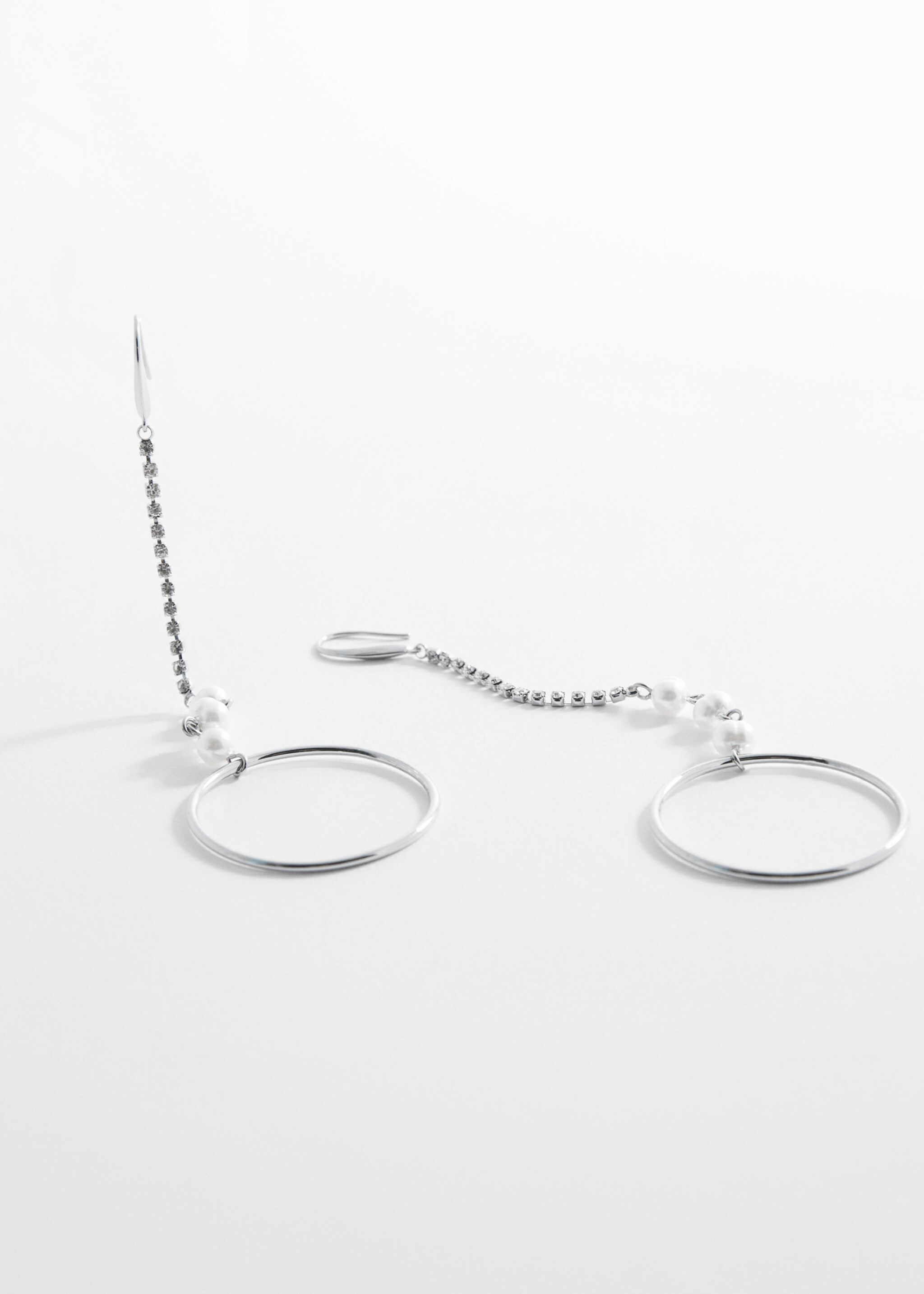Boucles d'oreilles fil strass anneau - Plan moyen, Argent. Ref: 57012529-00.
