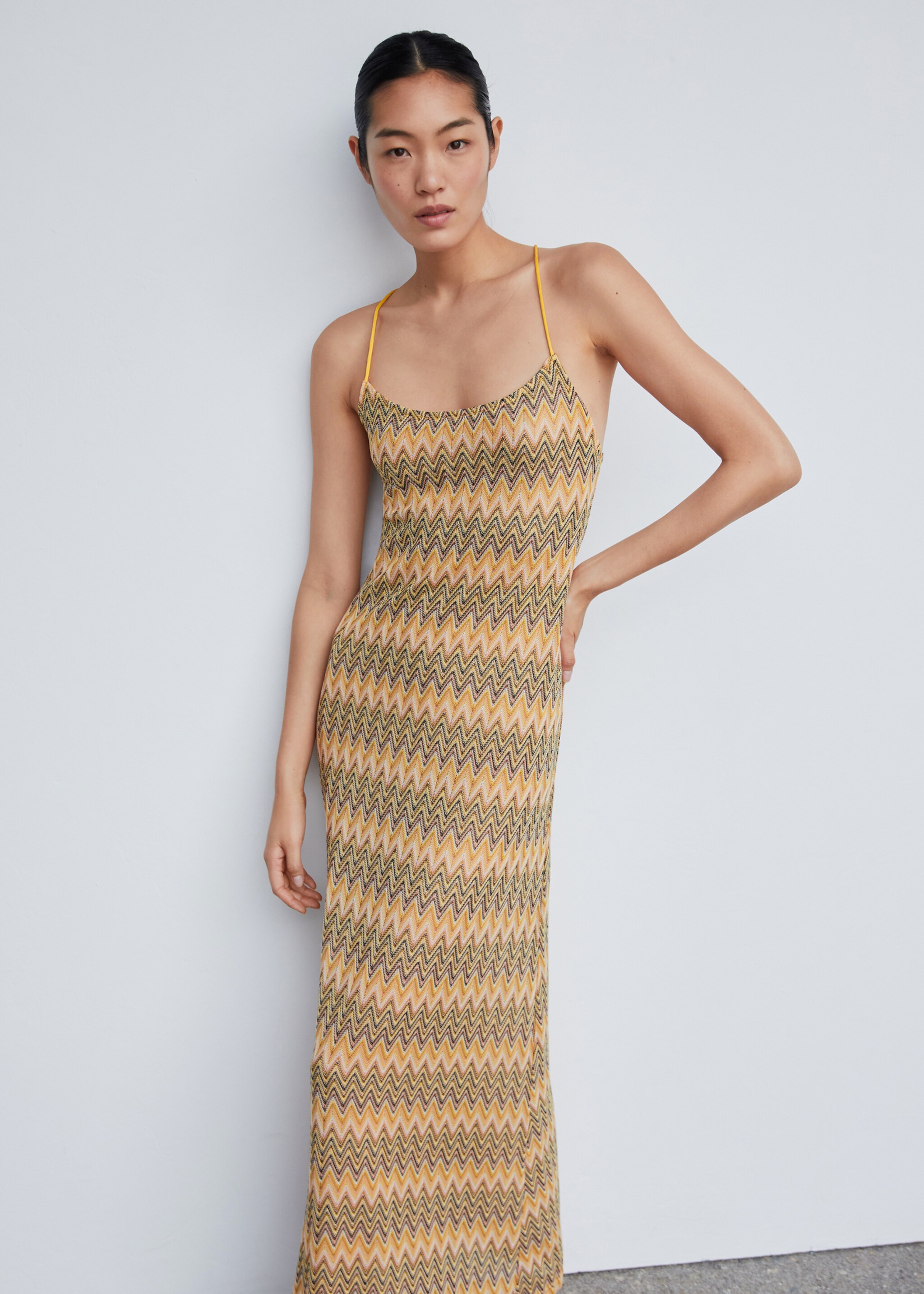 Kleid mit geometrischem Dessin - Mittlere Ansicht