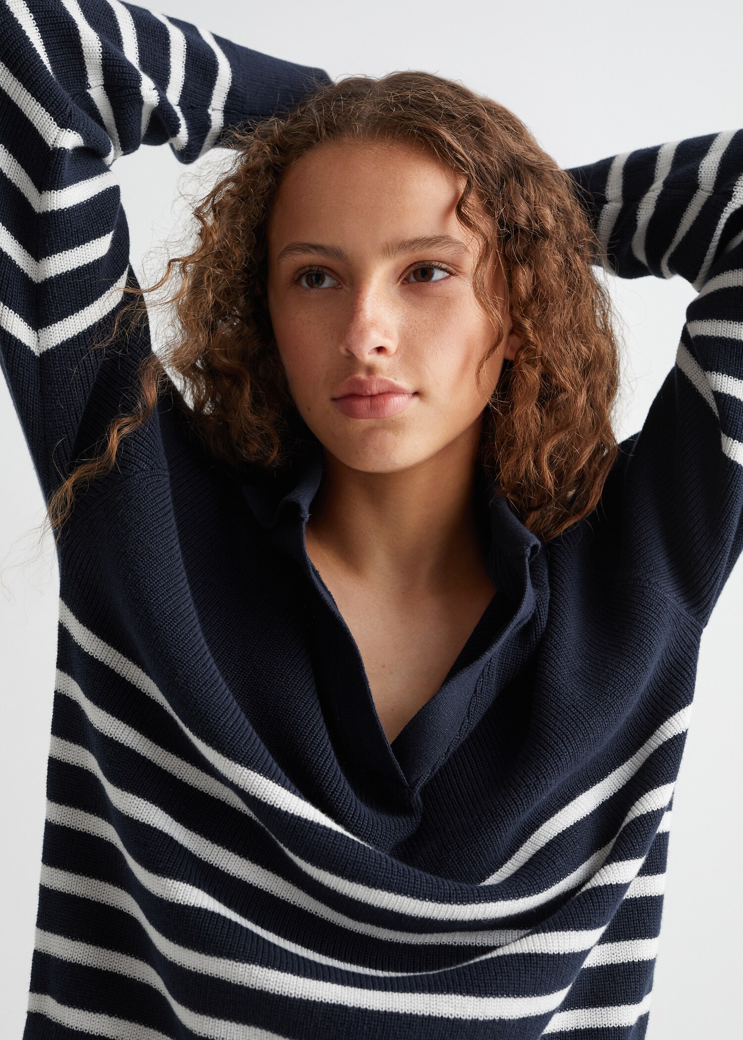 V-neck sweater - Details of the article 1