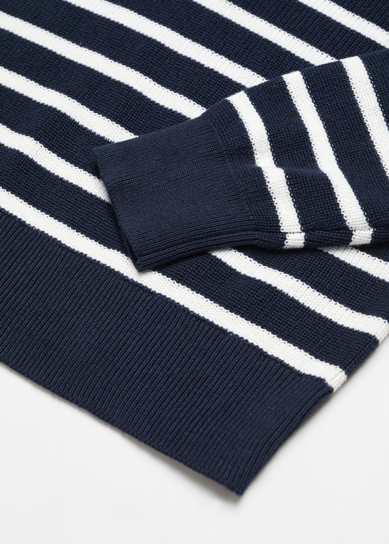 V-neck sweater - Details of the article 8