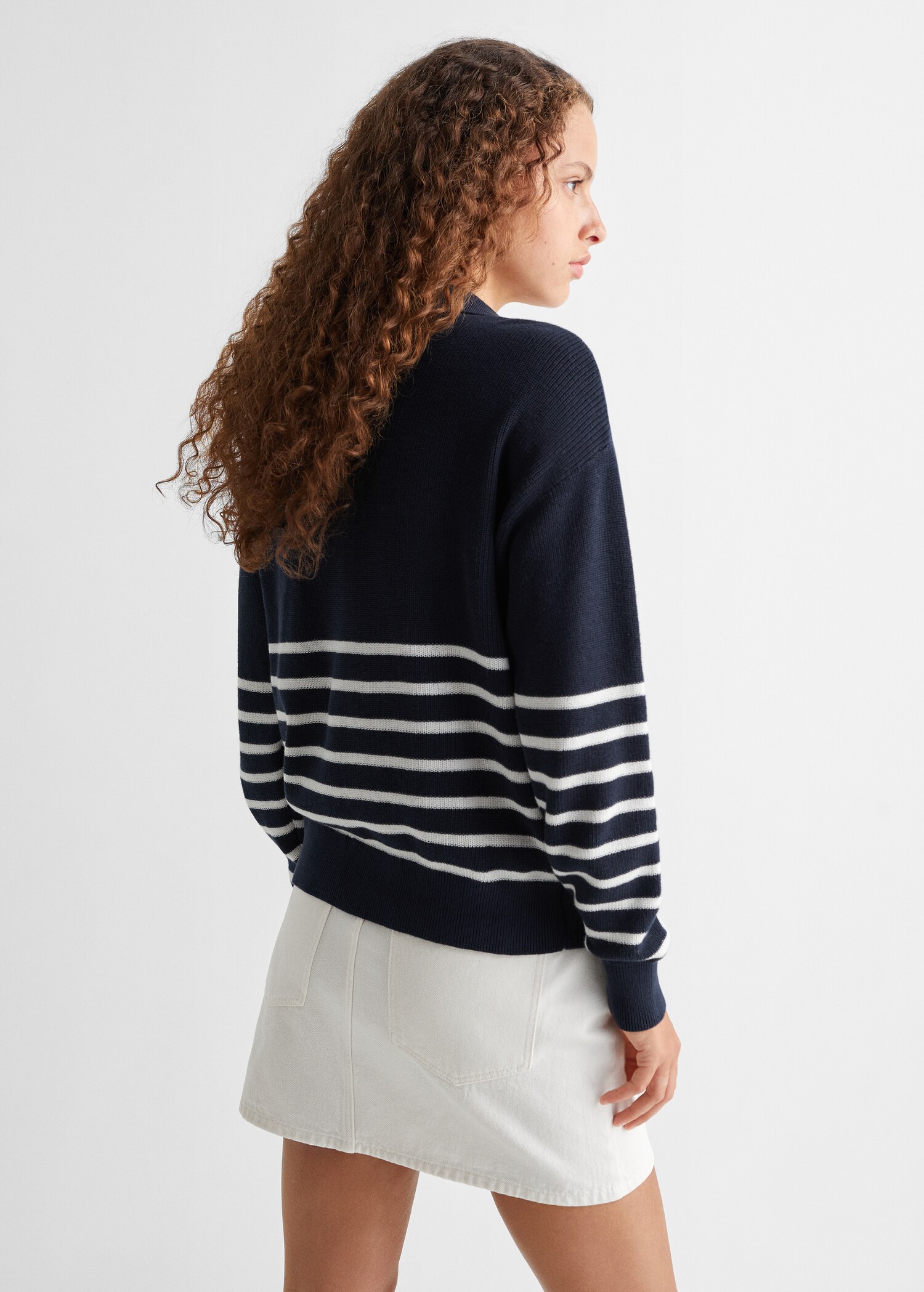 V-neck sweater - Reverse of the article