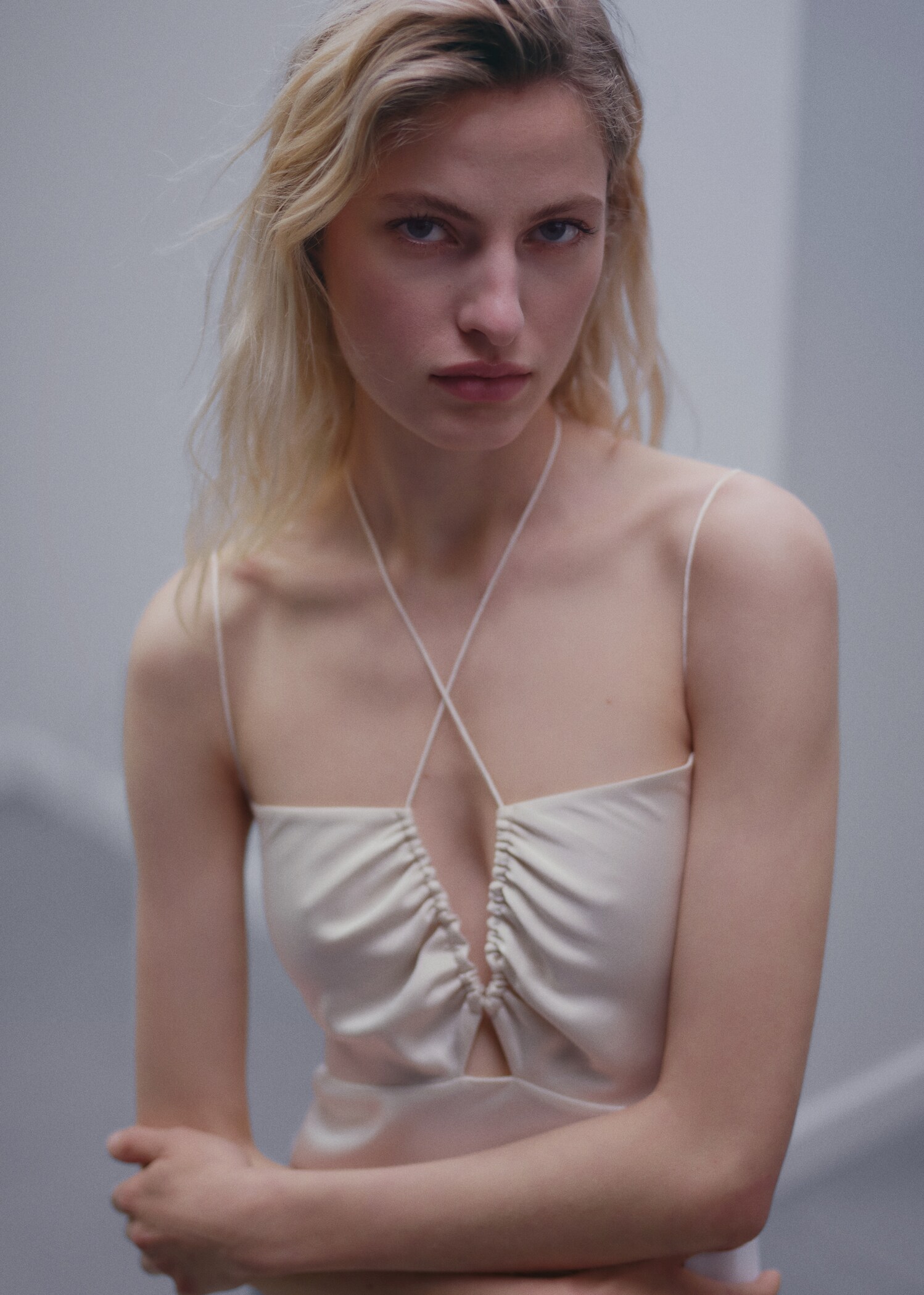 Satin dress with crossed straps - Details of the article 1