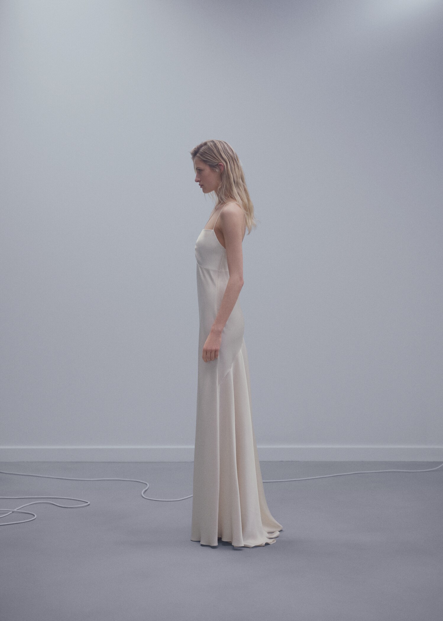 Satin dress with crossed straps - Details of the article 2
