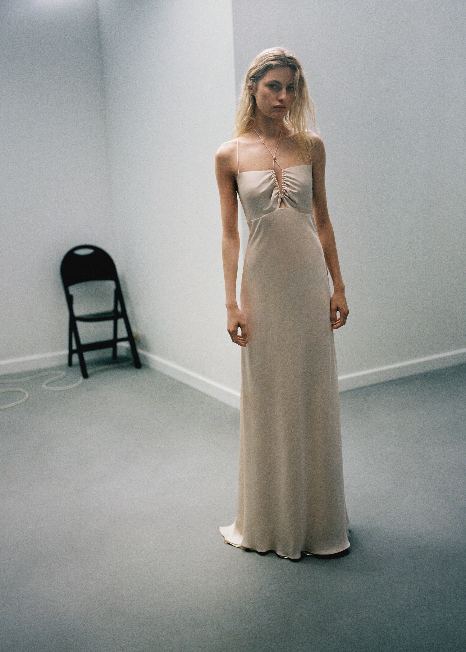 Satin dress with crossed straps - Details of the article 7