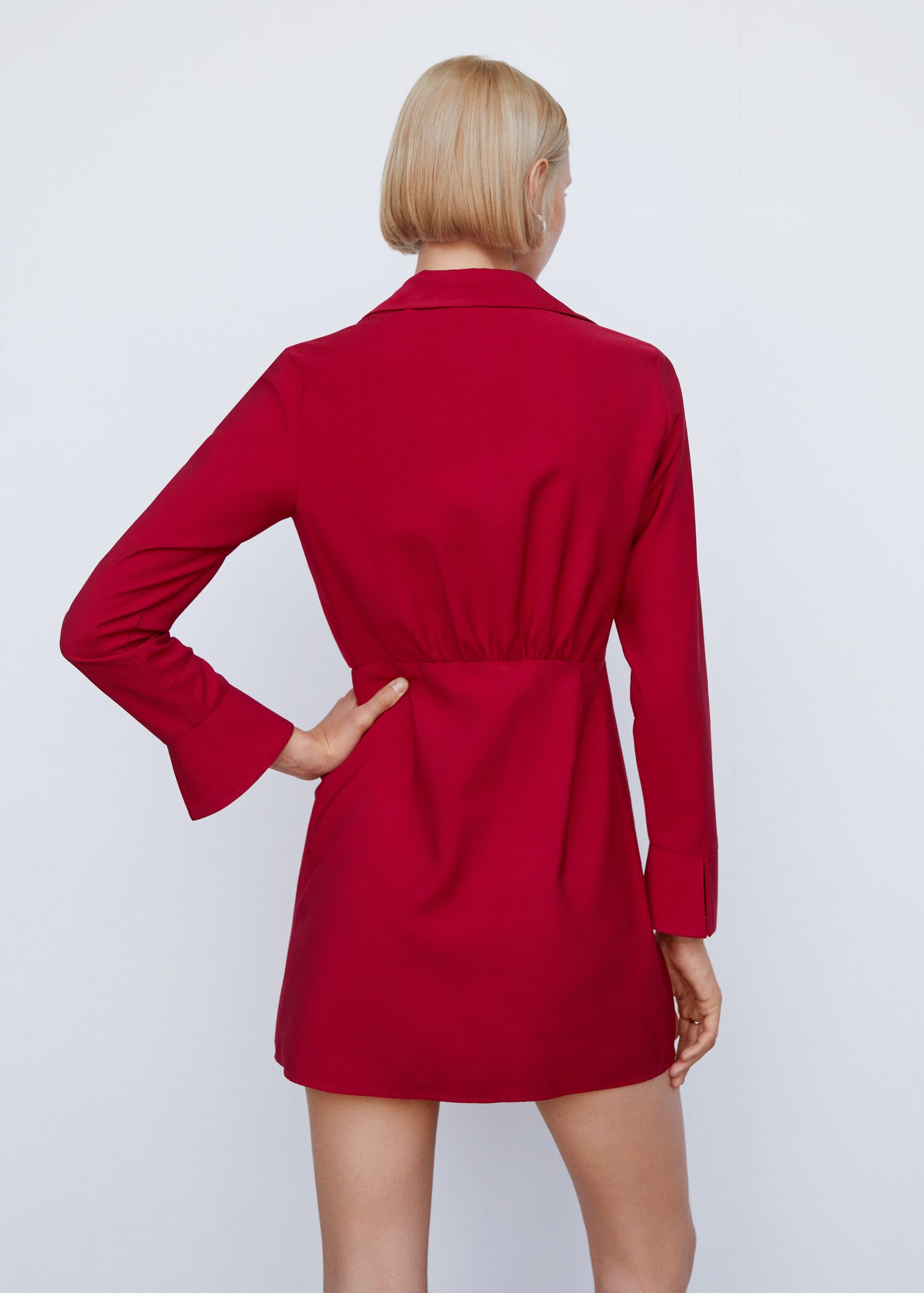 Hemdblusenkleid mit Knotendetail - Rückseite des Artikels