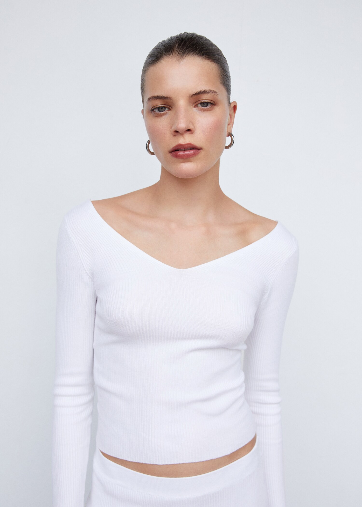 Ribbed sweater with low-cut back - Details of the article 1