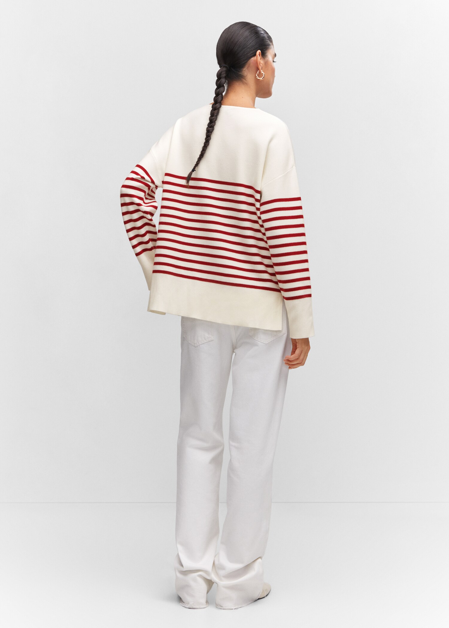 Oversized-Pullover mit V-Ausschnitt - Rückseite des Artikels