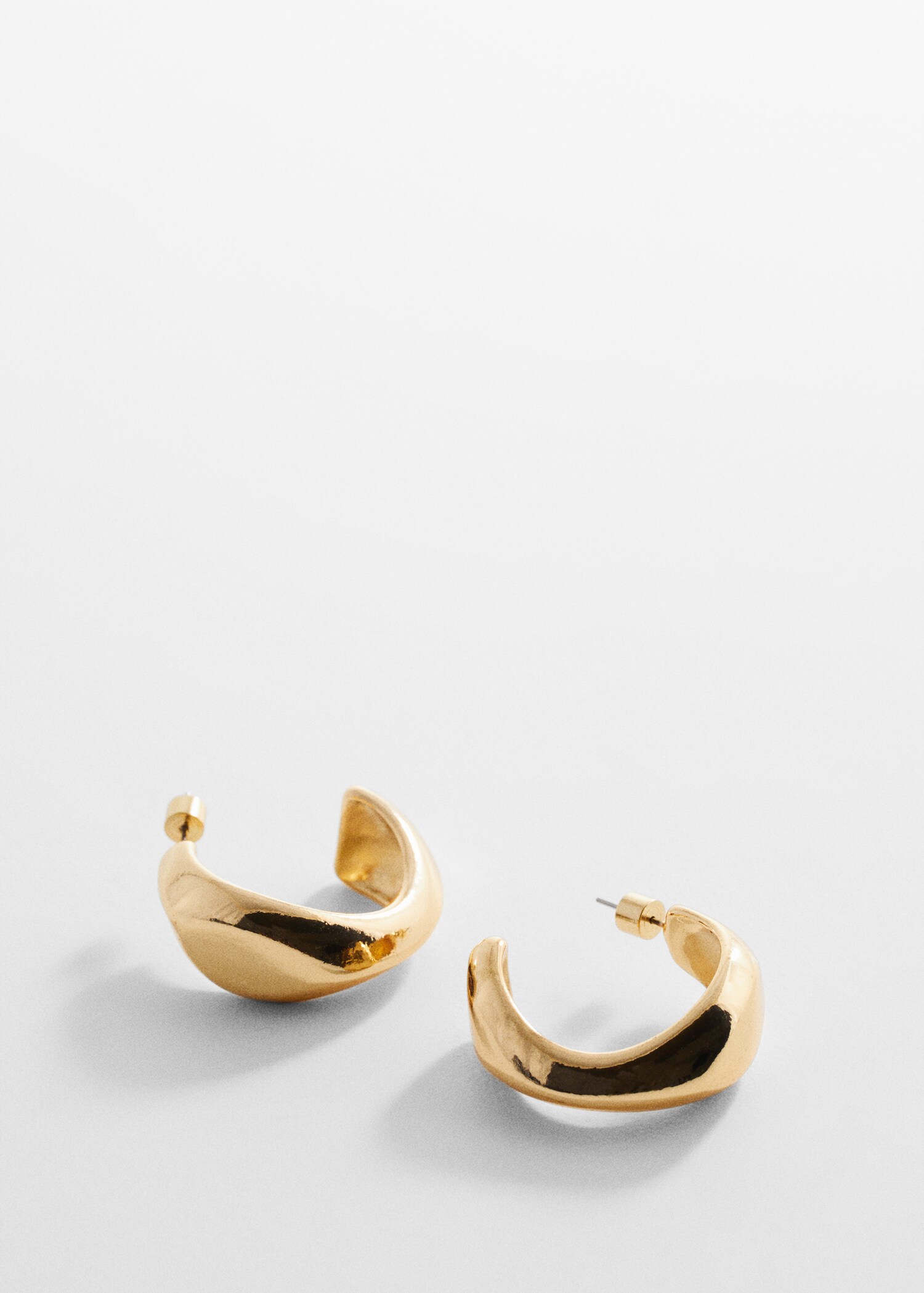 Twisted hoop earrings - Details of the article 1