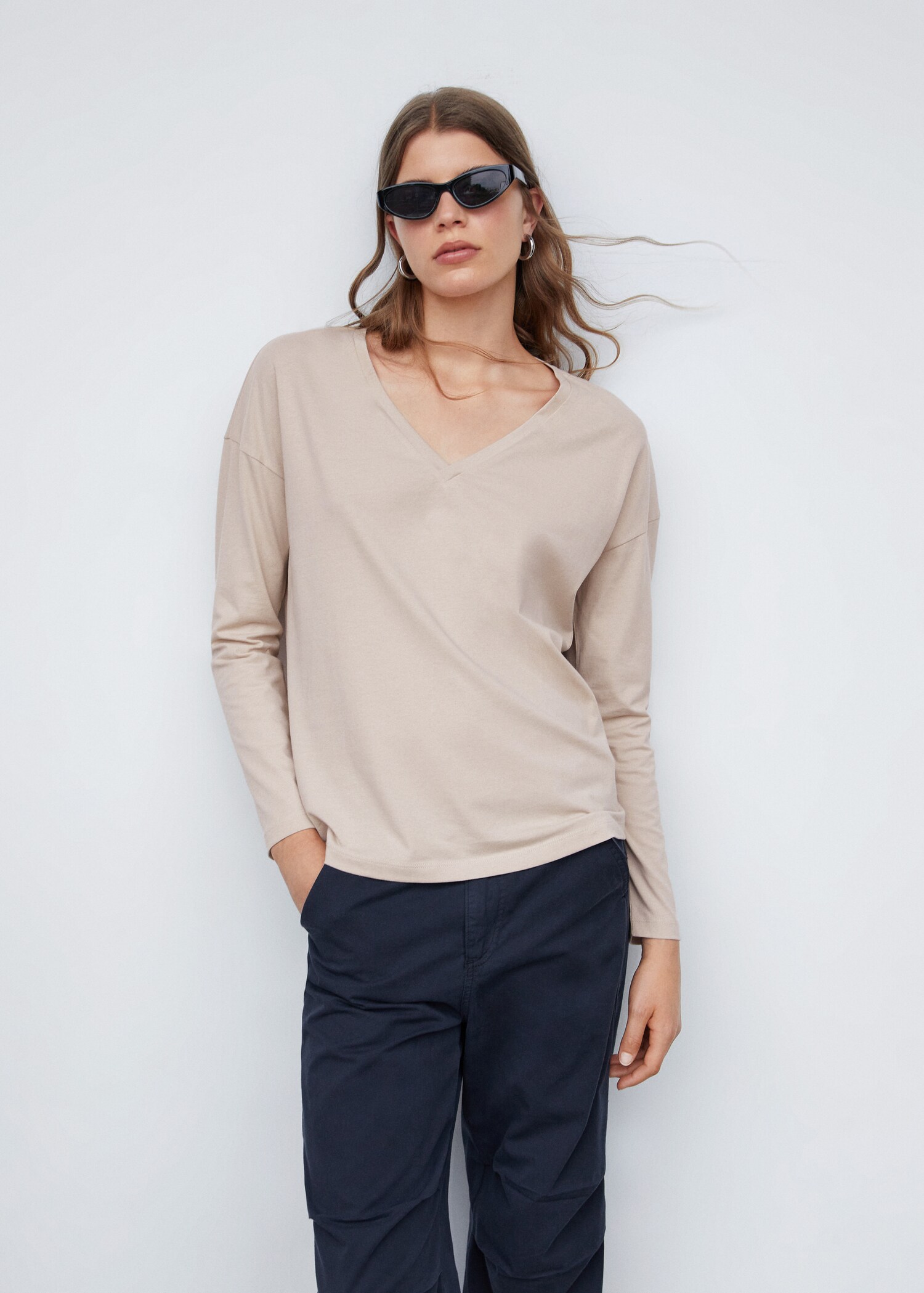 V-neck cotton T-shirt - Medium plane