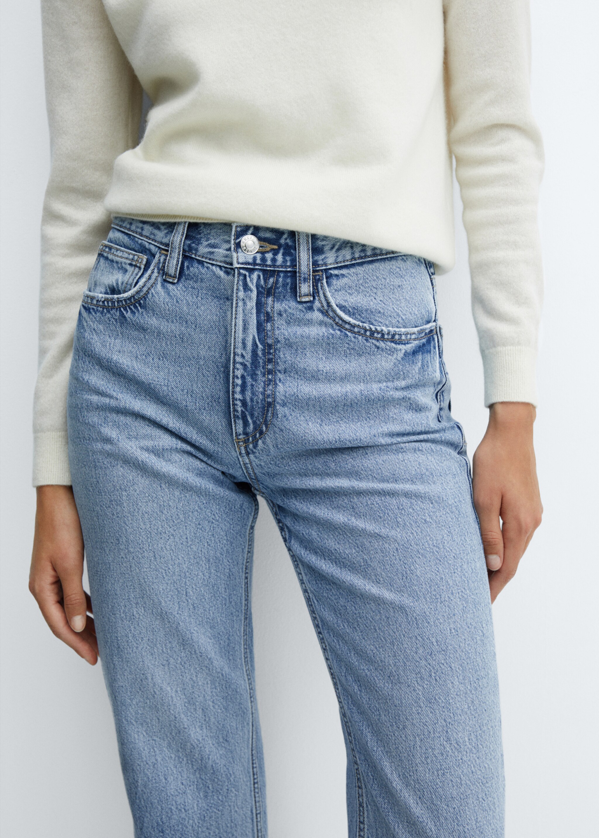 Mid-rise straight jeans - Details of the article 2, Bleach Blue. Ref: 57014406-00.