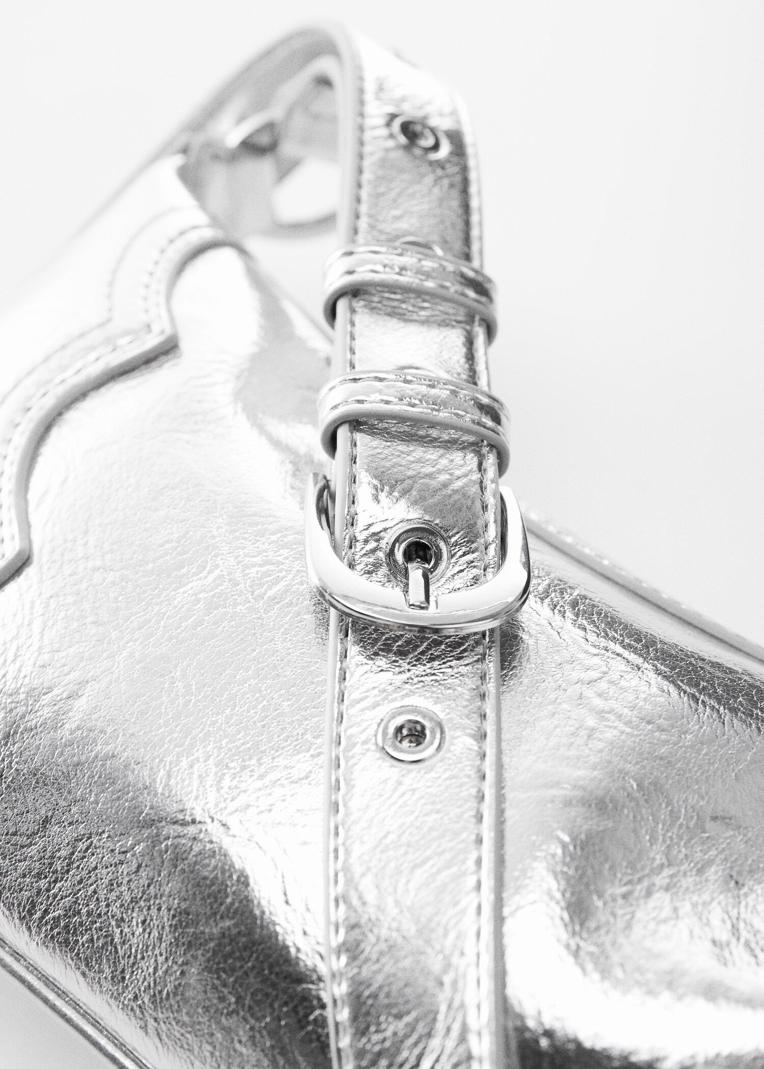Shoulder bag with decorative stitching - Details of the article 1