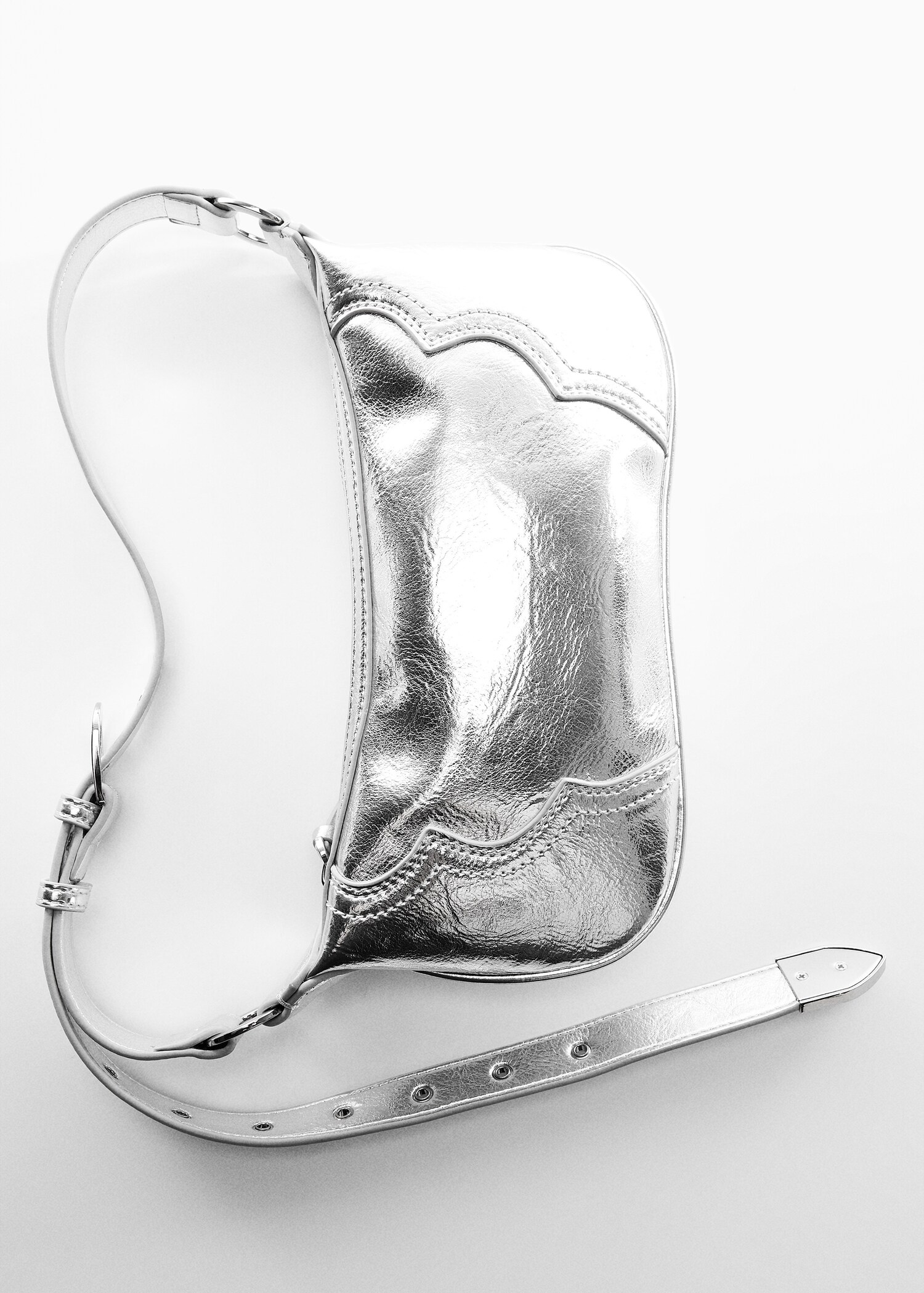 Shoulder bag with decorative stitching - Details of the article 5