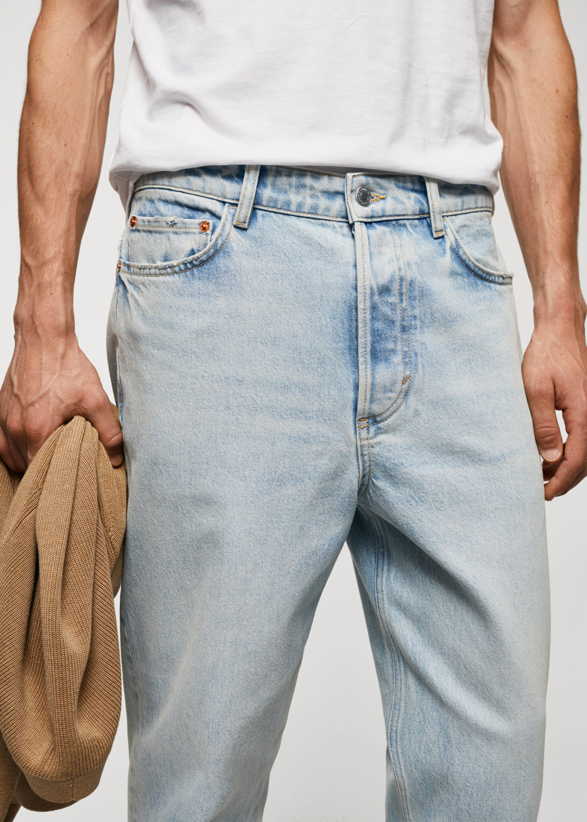 Tapered loose cropped jeans - Details of the article 1, Light Blue. Ref: 57014429-00.