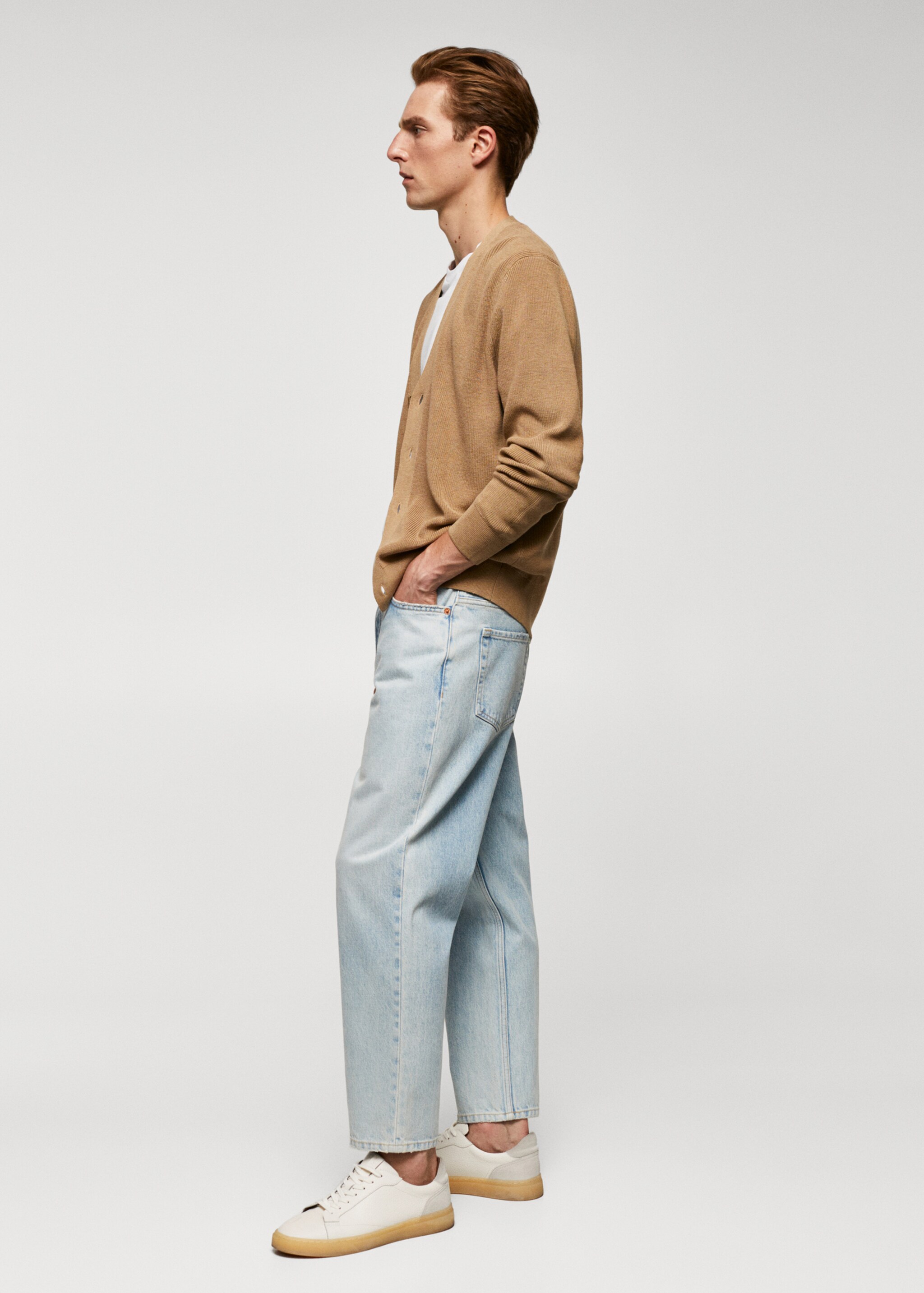 Tapered loose cropped jeans - Details of the article 2, Light Blue. Ref: 57014429-00.