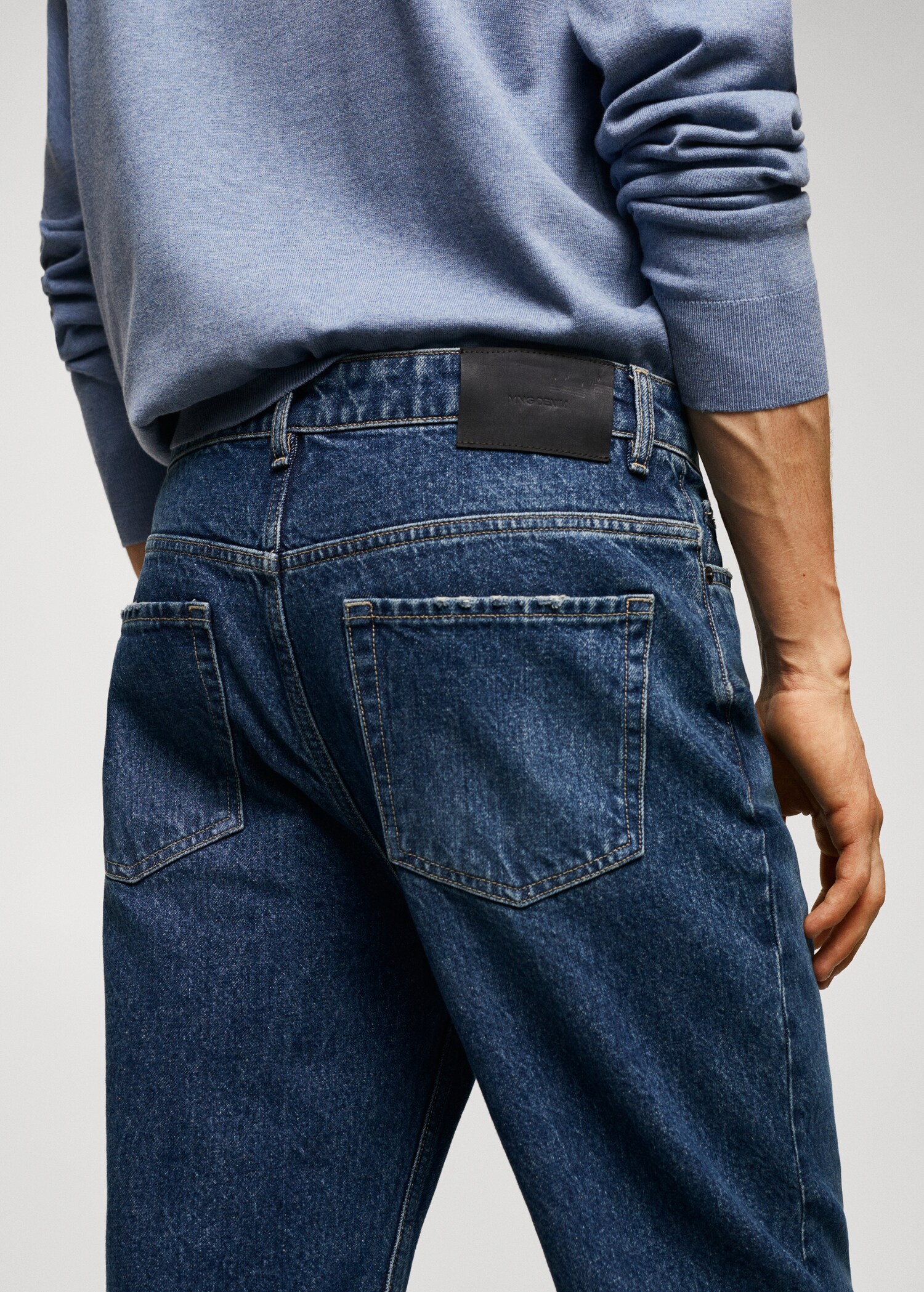 Tapered loose cropped jeans - Details of the article 4