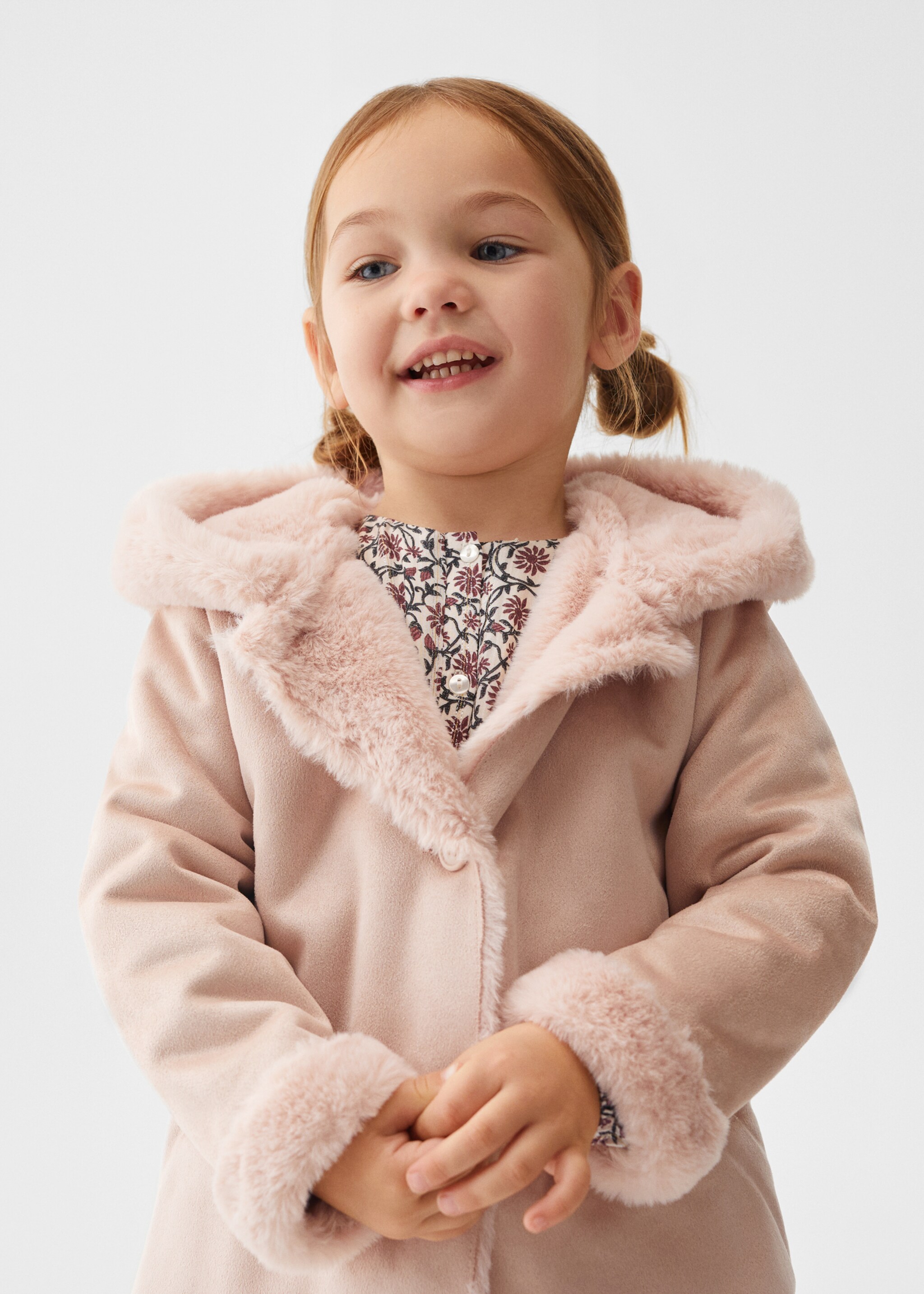 Coat with shearling-effect lining - Details of the article 1