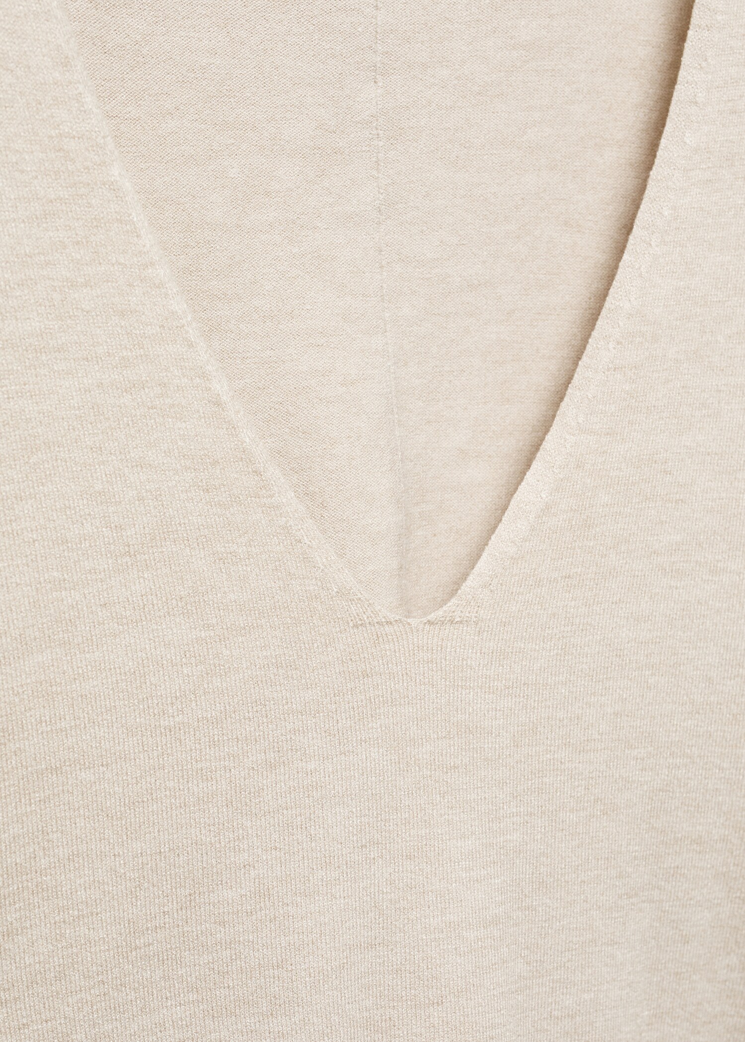 Fine-knit V-neck sweater - Details of the article 8
