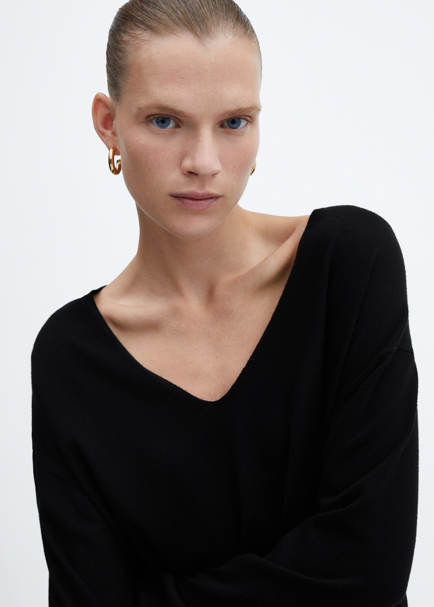 Fine-knit V-neck sweater - Reverse of the article